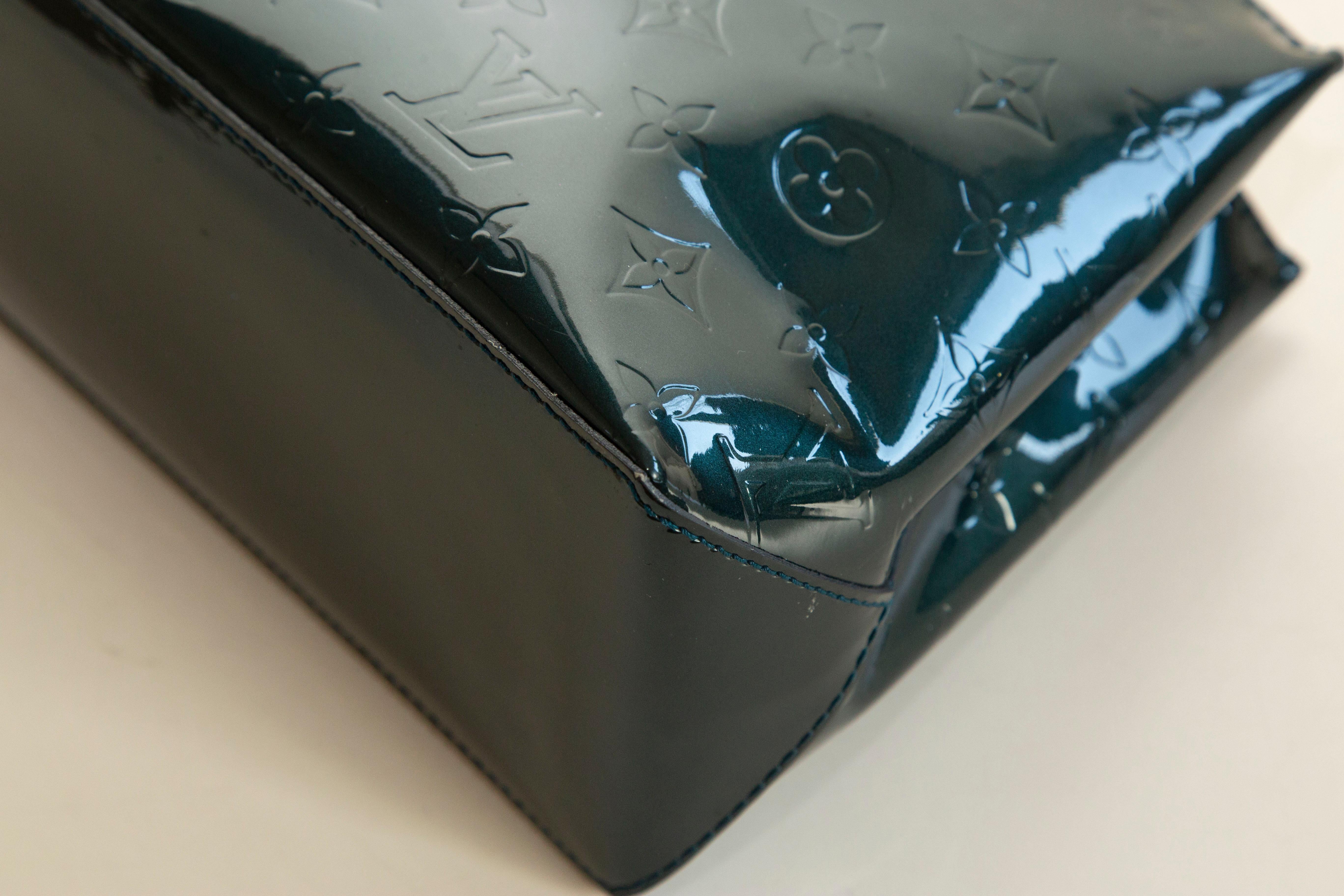 Louis Vuitton Bleu Nuit Monogram Vernis Wilshire PM Tote Bag For Sale 1