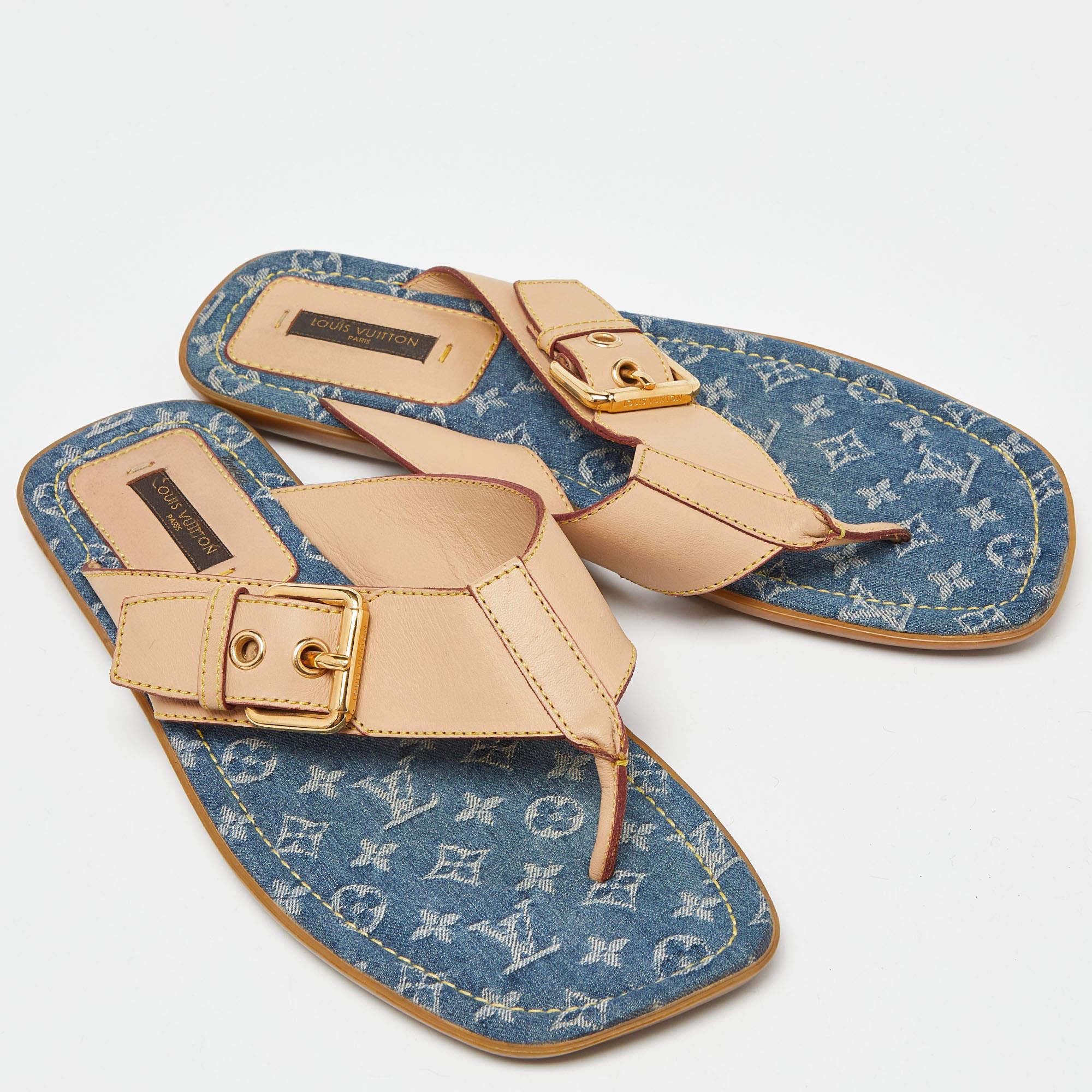 Louis Vuitton Bllue Denim/Beige Monogram Thong Buckle Detail Sandals Size 37.5 In Good Condition For Sale In Dubai, Al Qouz 2