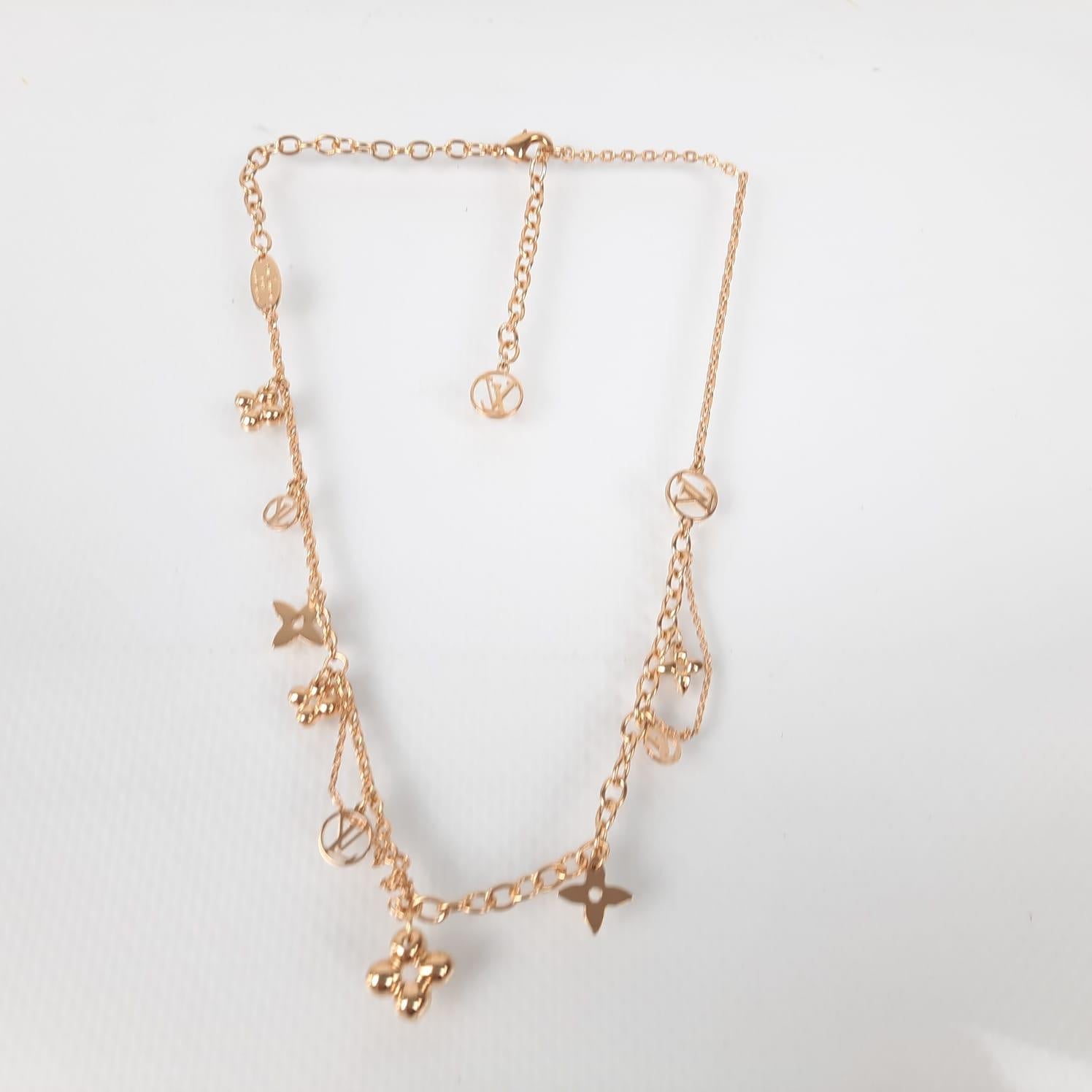 Length: ~39 cm/15.4 inches adjustable, ~44 cm/17.3 inches
Metal with gold-colour finish
Monogram Flower charms
LV Circle charms
Louis Vuitton signature engraving
Clasp closure