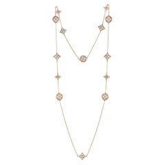 Halskette von Louis Vuitton Sautoir aus 18 Karat Roségold mit Blütenblatt-Diamant und Perlmutt