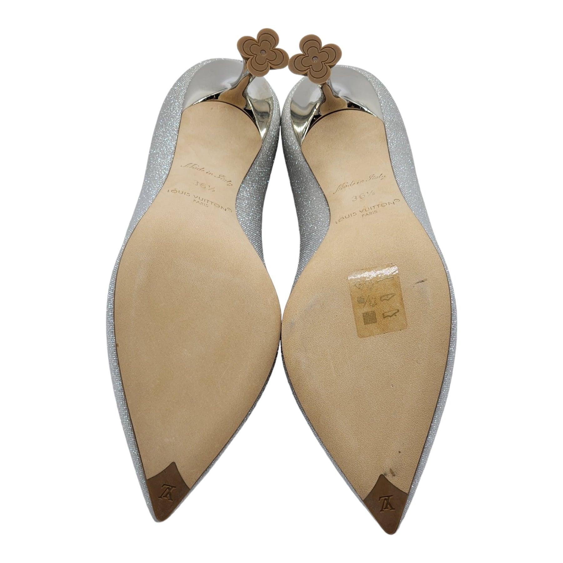 Louis Vuitton Blossom Pumps Glitter in Silver In Excellent Condition For Sale In Los Angeles, CA
