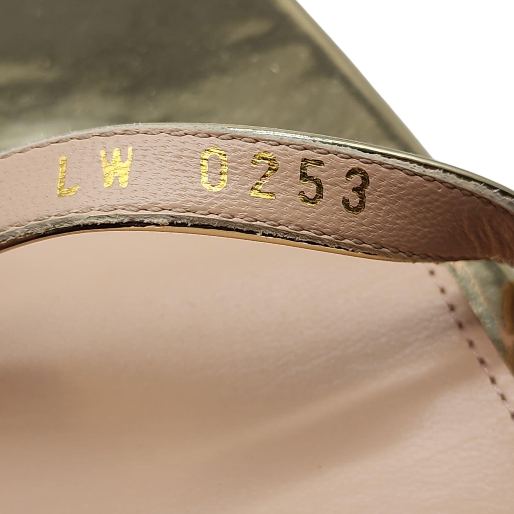 Louis Vuitton Blossom Sandals Leather in Gold (41) For Sale 7