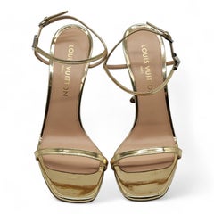Louis Vuitton Blütenblattsandalen aus Leder in Gold Größe 41