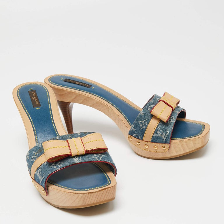Louis Vuitton Blue/Beige Canvas Bow Grenadine Platform Slide Sandals Size  40.5 at 1stDibs