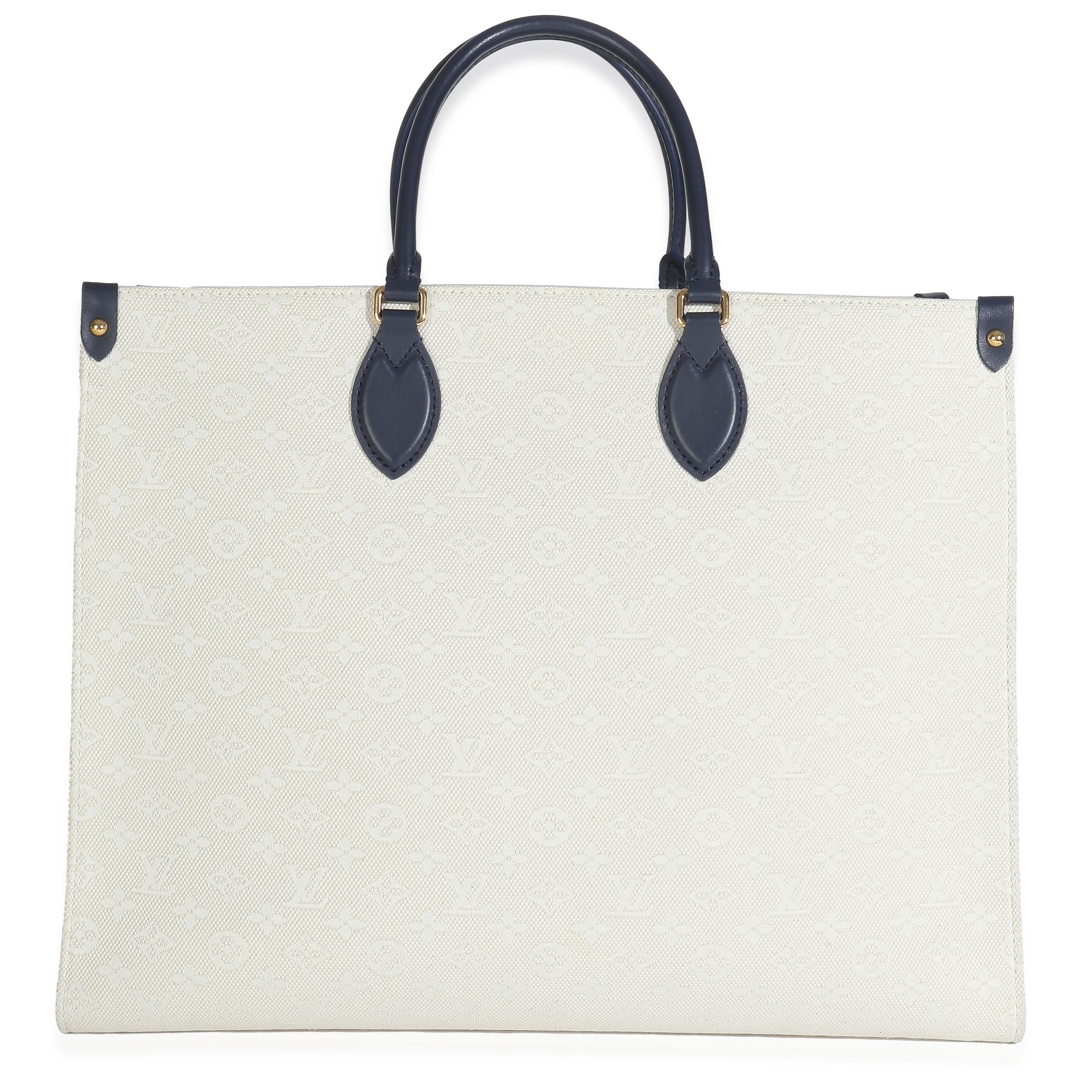 Titolo dell'elenco: Louis Vuitton Blu Beige Jacquard Ricamato Monogram Hamptons Onthego G
SKU: 148138
Condizioni: Usato 
Descrizione delle condizioni: Questa borsa dice tutto. La borsa Onthego di Louis Vuitton è pensata per gli stili di vita più