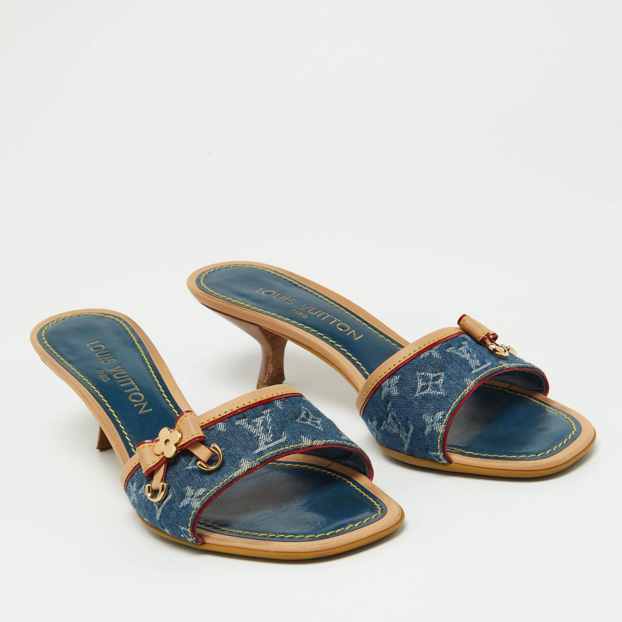 Louis Vuitton Blue/Beige Monogram Denim Bow Slide Sandals Size 37.5 In Good Condition In Dubai, Al Qouz 2