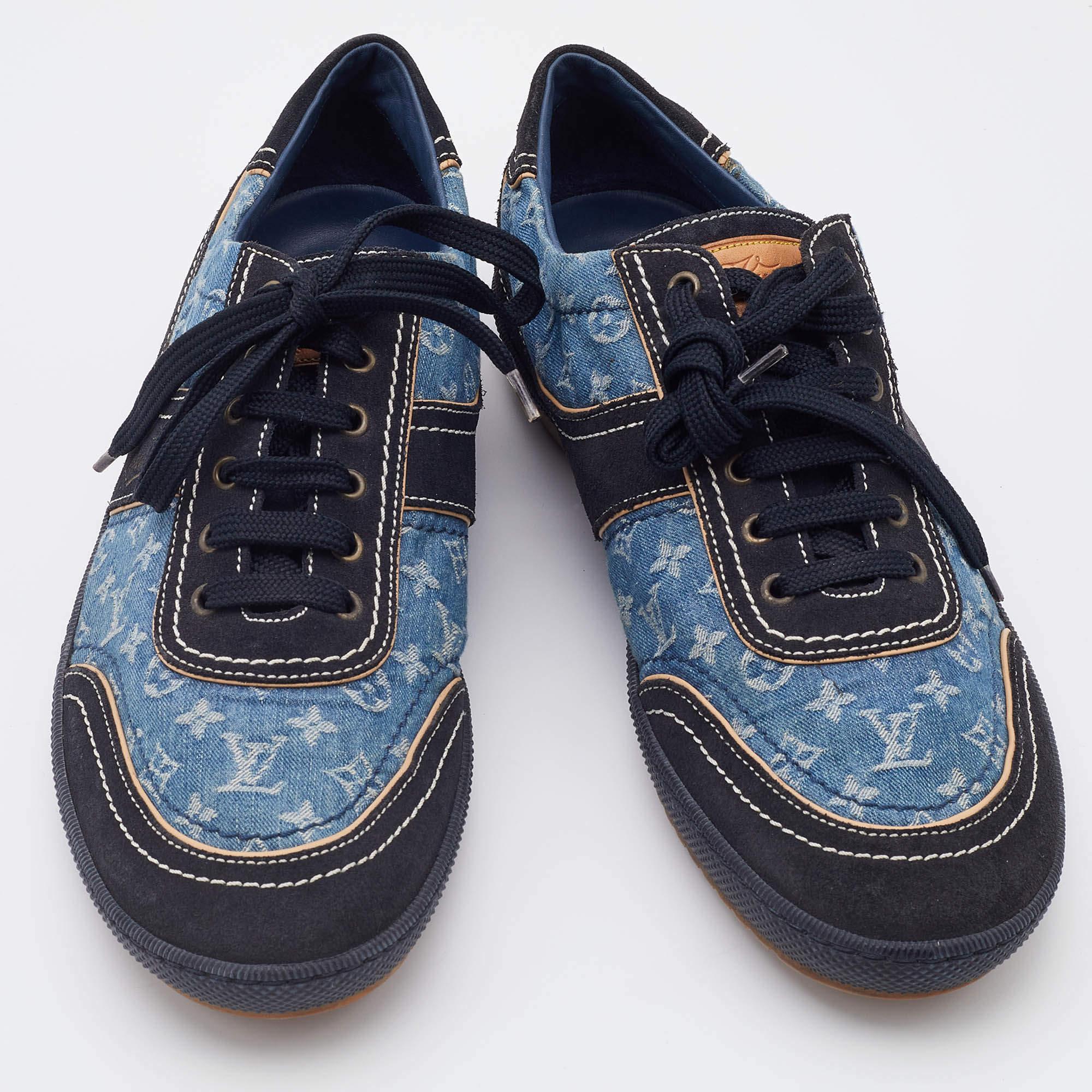 Louis Vuitton Blue/Black Monogram Denim and Suede Low Top Sneakers Size 42 In Good Condition In Dubai, Al Qouz 2