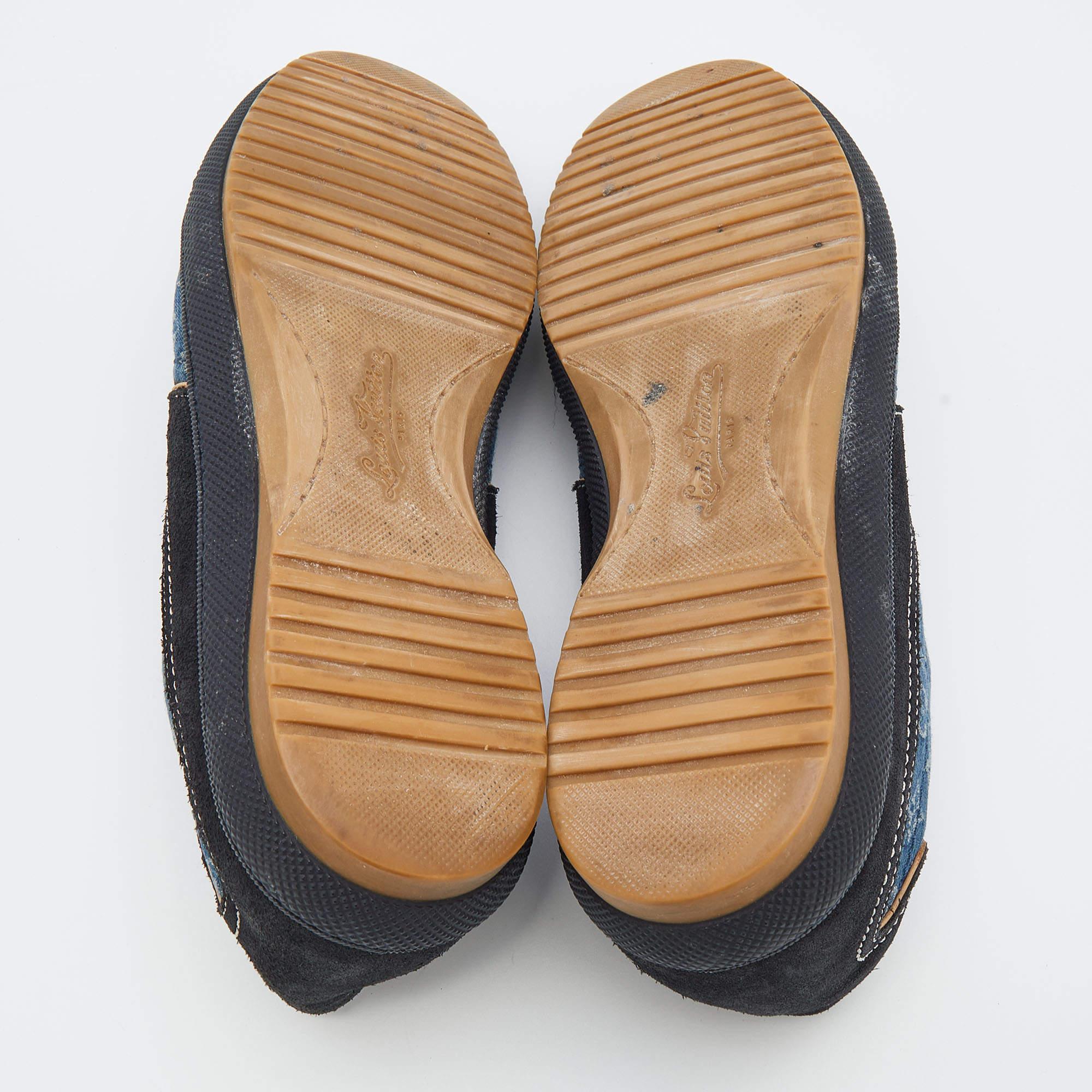 Louis Vuitton Blue/Black Monogram Denim And Suede Low Top Sneakers Size 44.5 In Good Condition In Dubai, Al Qouz 2