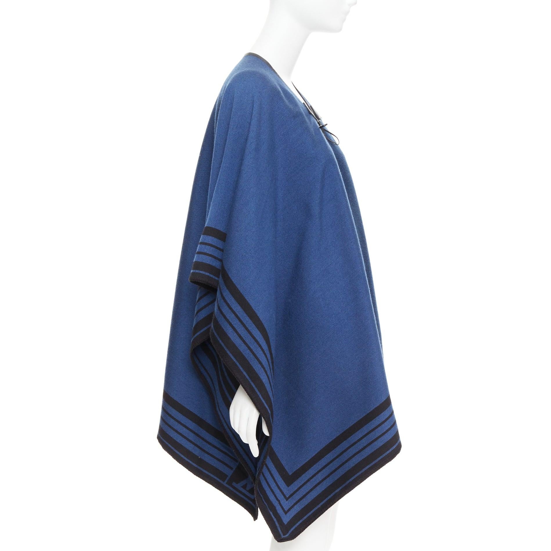 LOUIS VUITTON poncho blu in misto cachemire con nappina in pelle nera con logo LV In condizioni buone in vendita a Hong Kong, NT