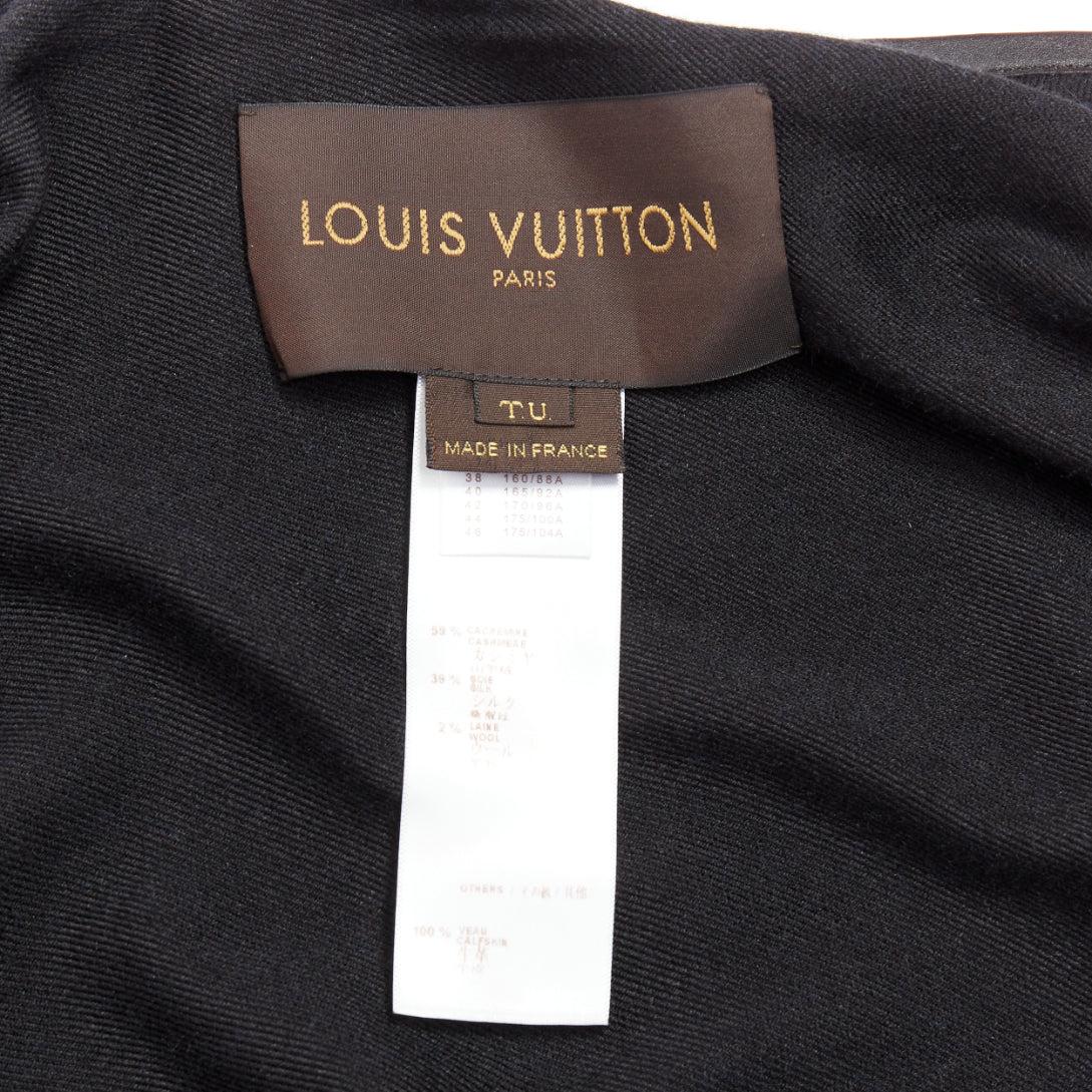 LOUIS VUITTON poncho blu in misto cachemire con nappina in pelle nera con logo LV in vendita 3
