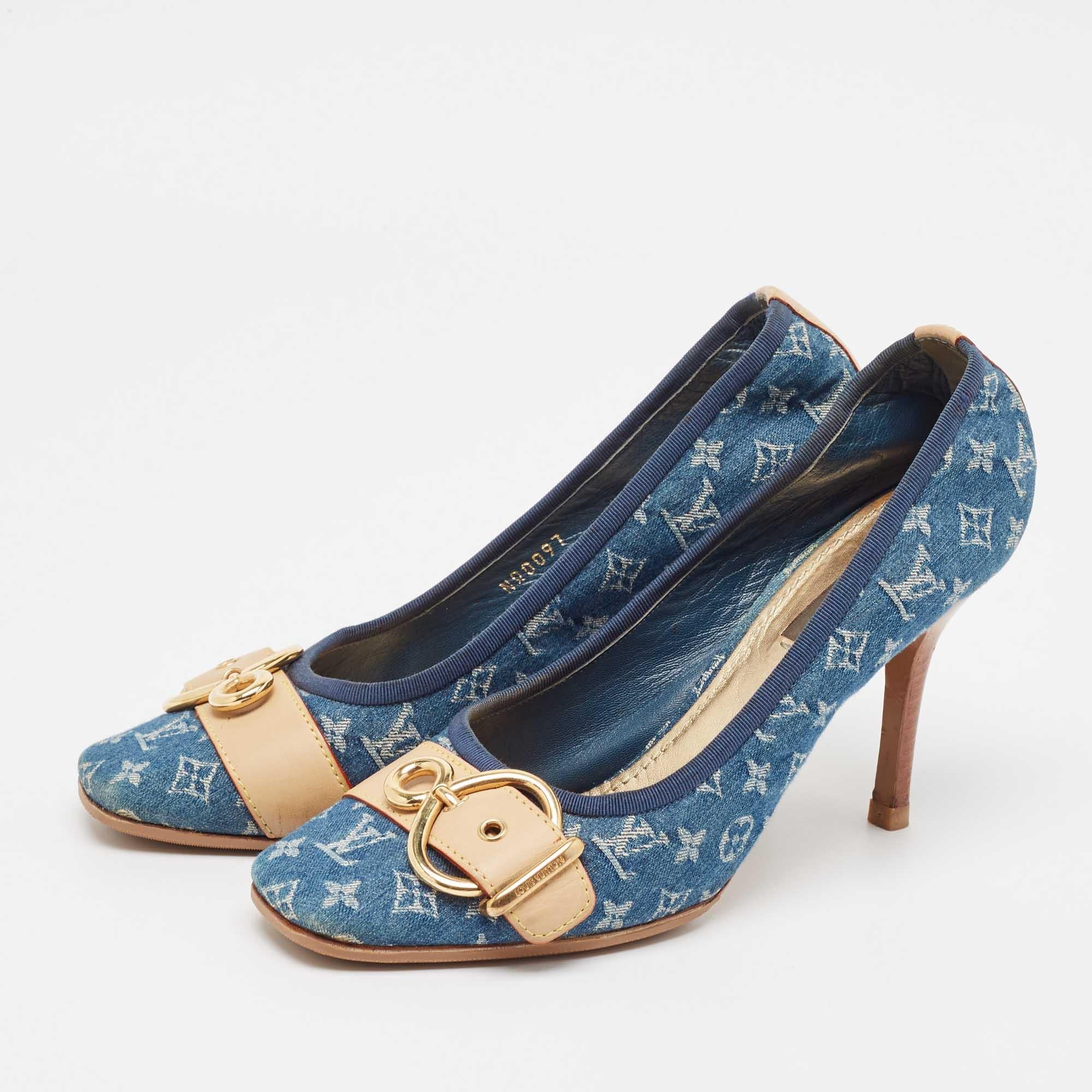 Exhibit an elegant style with this pair of pumps. These elegant shoes are crafted from quality materials. They are set on durable soles and sleek heels.