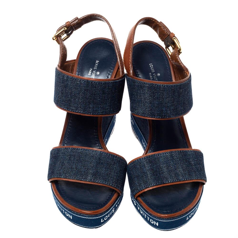Charm your way with these fabulous sandals from Louis Vuitton. Beautifully crafted from blue denim fabric, they feature simple straps on the vamps and ankles along with leather-lined insoles to provide comfort and wedges to give you confidence in