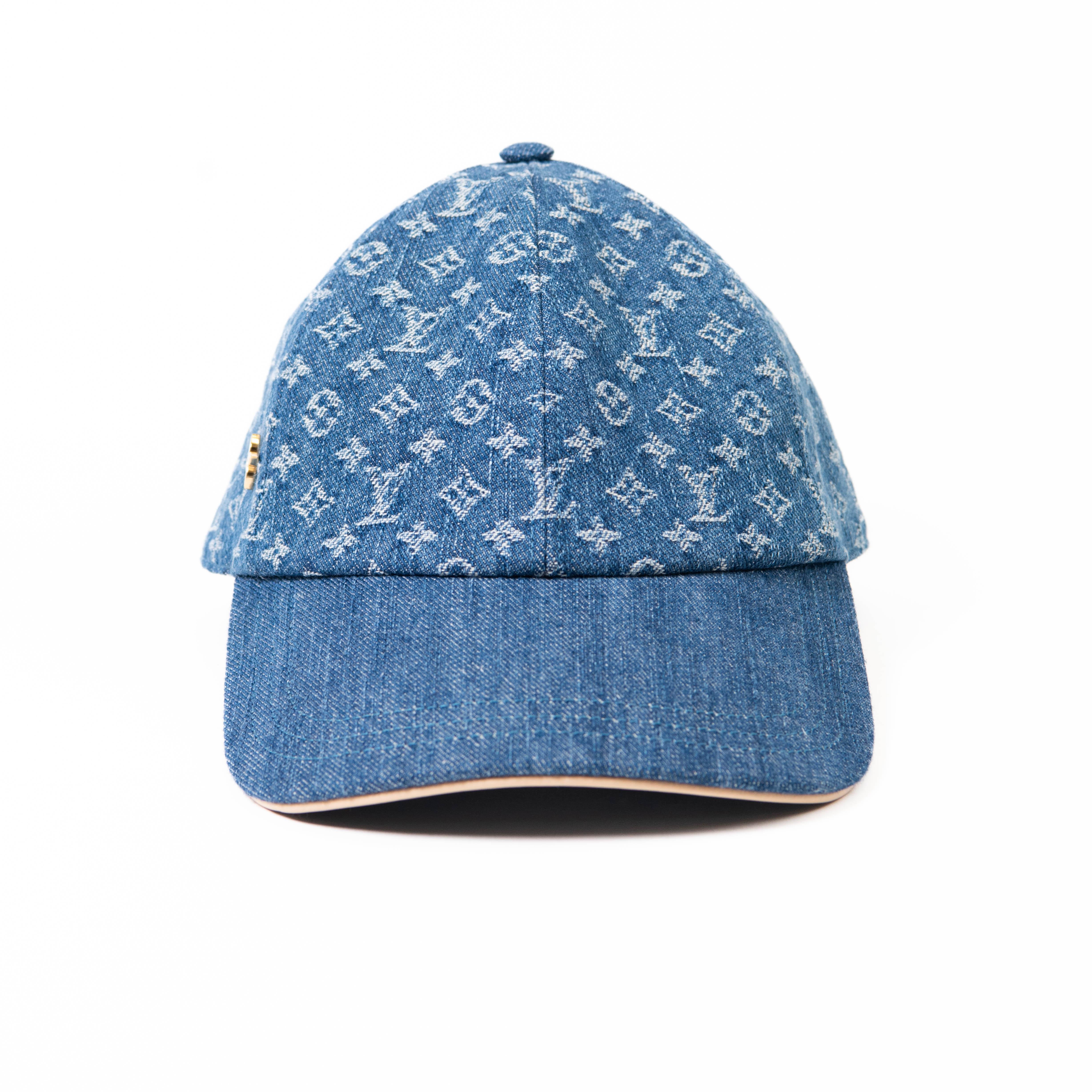 100% Authentic

Louis Vuitton Blue Denim Cotton LV Remix Cap One Size


The cool and comfortable LV Remix cap features an on-trend denim-style version of the classic Monogram look. The famous pattern is printed on fine cotton, accented by a