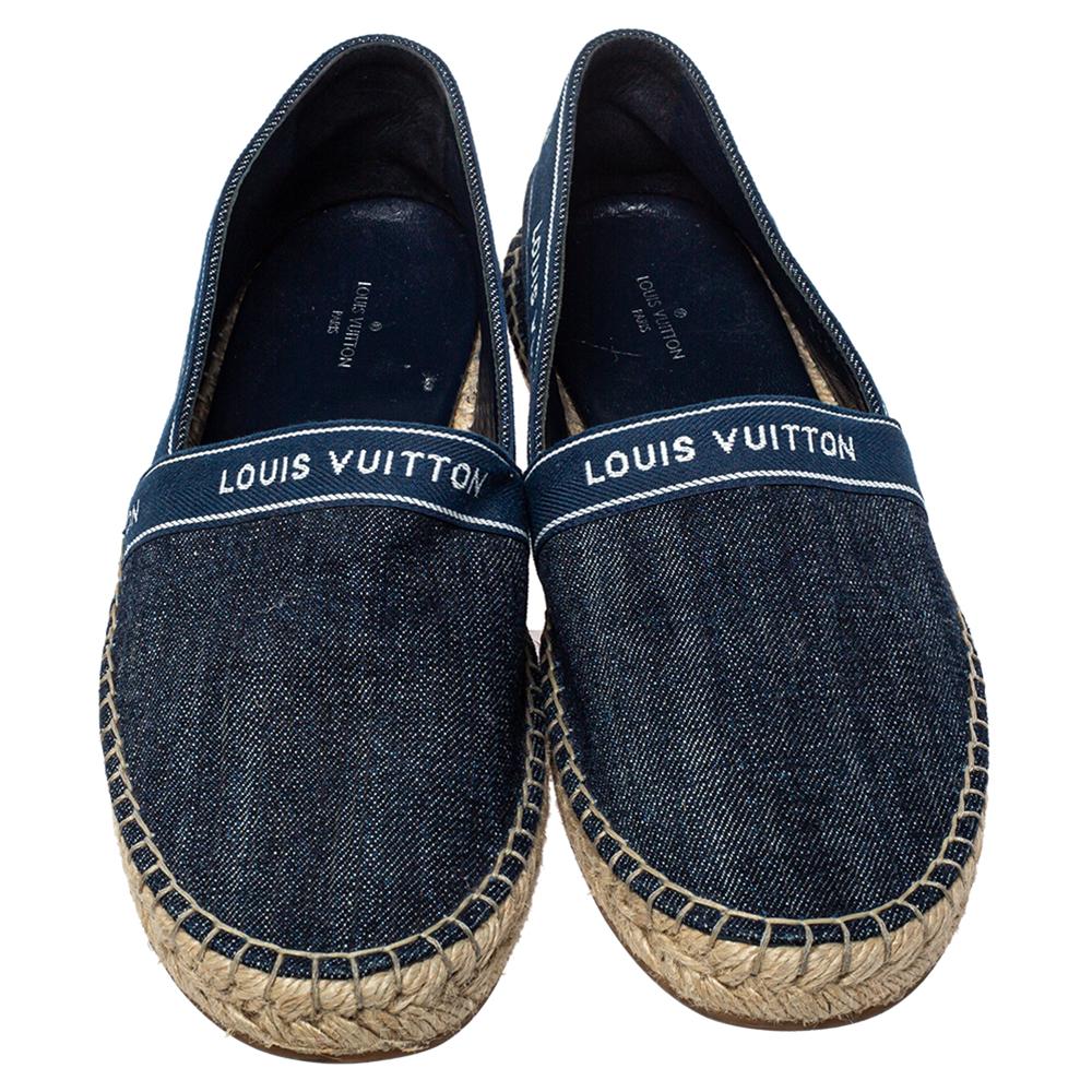 Flaunt your high style with these flats from Louis Vuitton. They've been carefully crafted from denim, and designed in a slip-on style with a blue shade all over and brand label printed trim on the toplines. Completed with espadrille detailing on