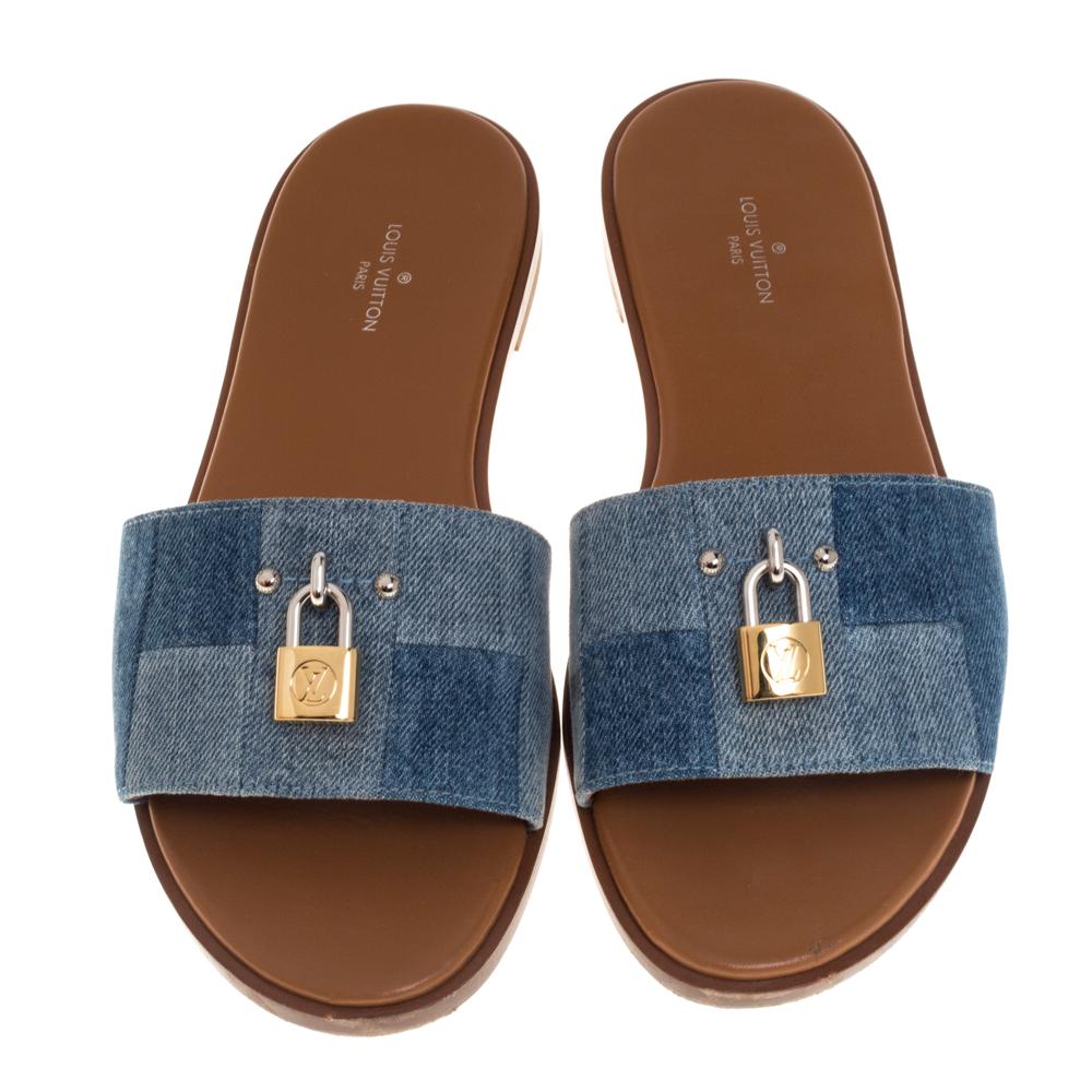 Treat your feet to the best of things by choosing these stunning 'Lock It' slides from the iconic house of Louis Vuitton! They are crafted from quality denim fabric and detailed with LV padlocks in gold-tone on the uppers. They are finished with