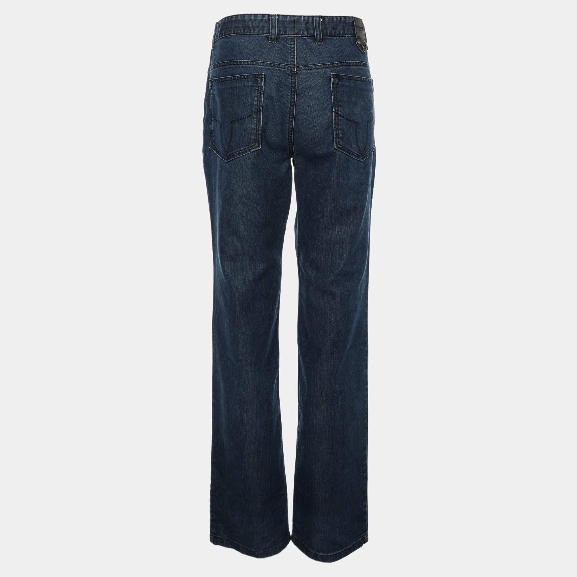 A good pair of jeans always makes the closet complete. This pair of jeans is tailored with such skill and style that it will be your favorite in no time. It will give you a comfortable stylish fit.