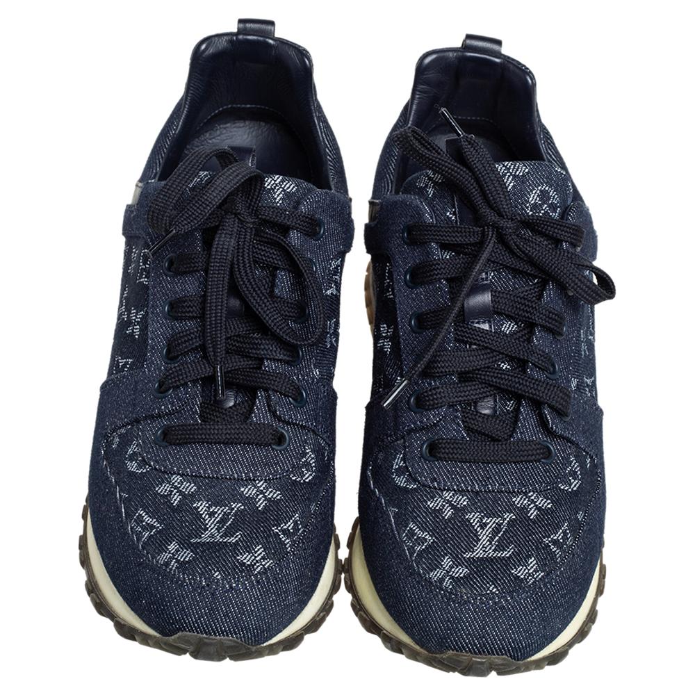 Made to provide comfort, these Run Away sneakers by Louis Vuitton are trendy and stylish. They've been crafted from monogrammed denim and leather and designed with lace-up vamps and the label on the metal inserts. Wear them with your casual outfits