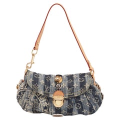 Lot 680 - A Louis Vuitton denim pleaty bag