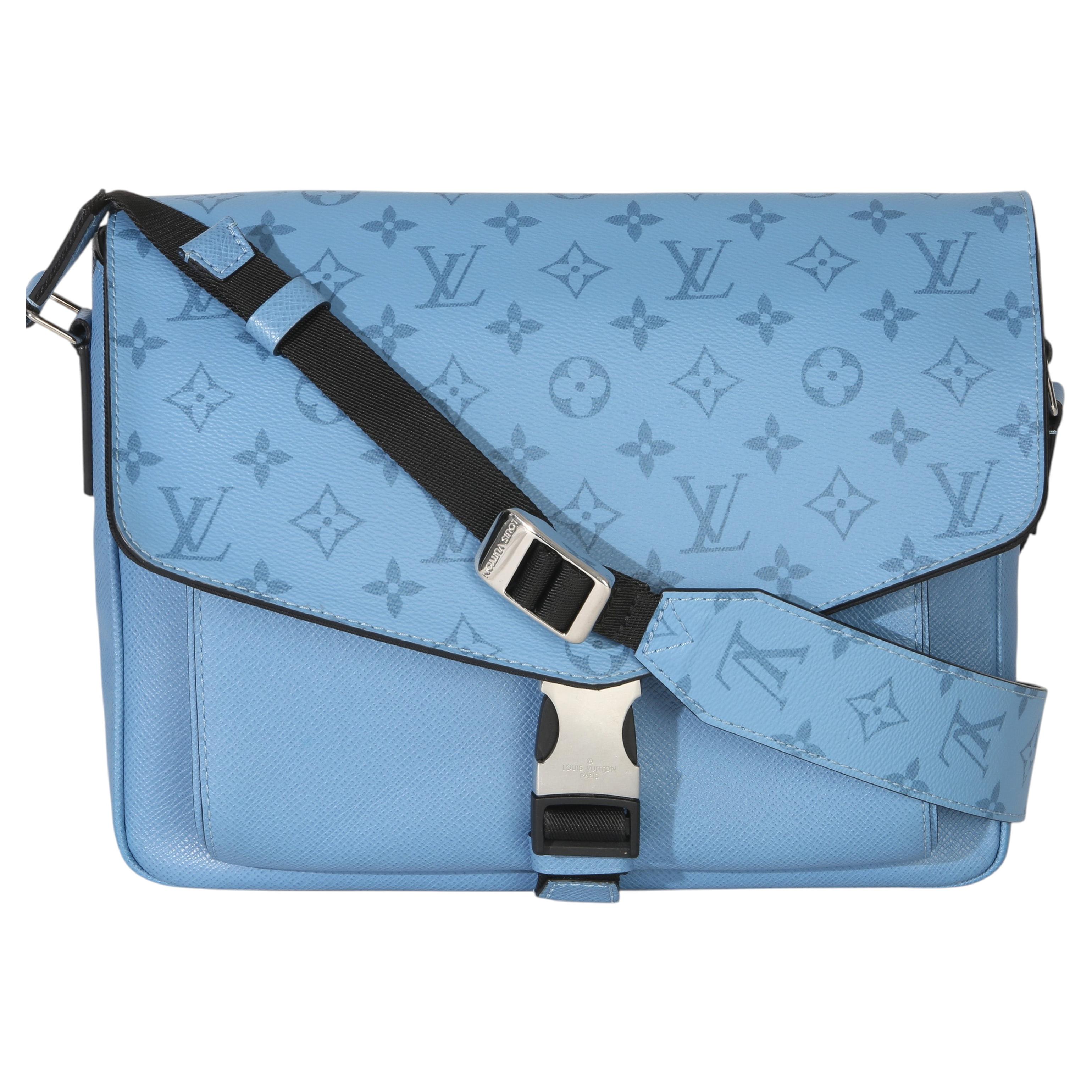 Messengerama Louis Vuitton Bleu Denim Taigarama en vente