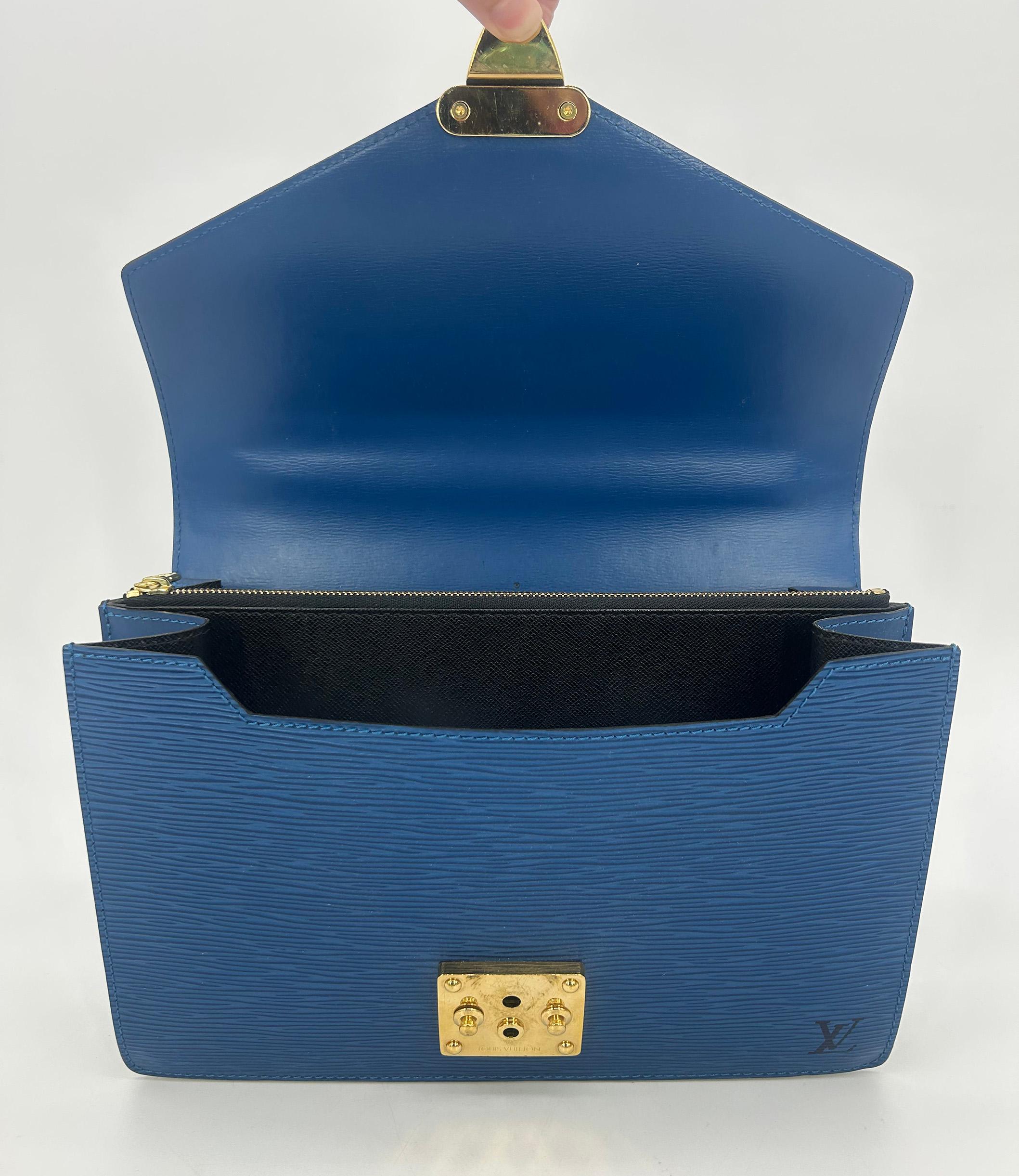 Sac Louis Vuitton Epi Condorde bleu en vente 5