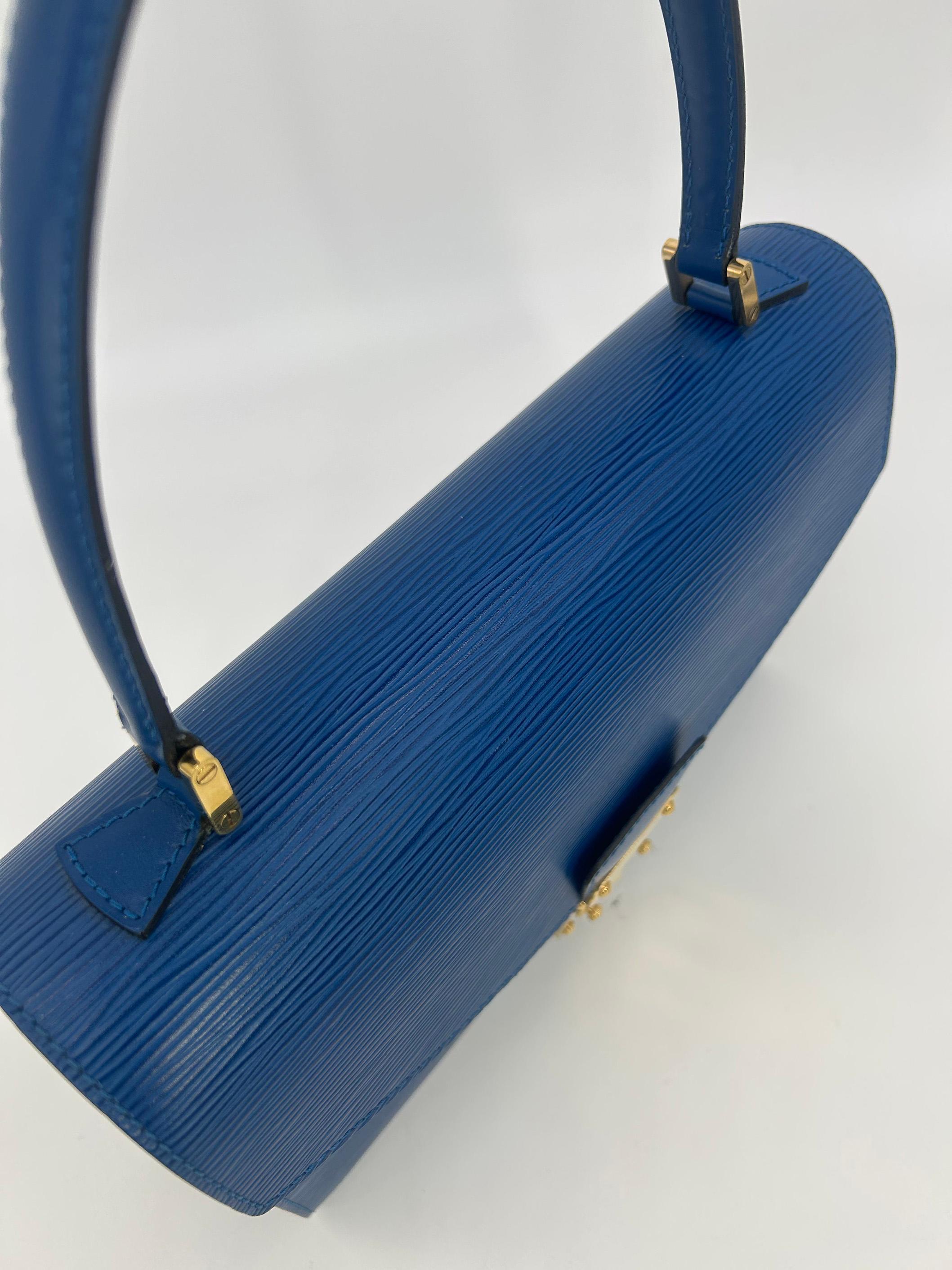 Sac Louis Vuitton Epi Condorde bleu en vente 2