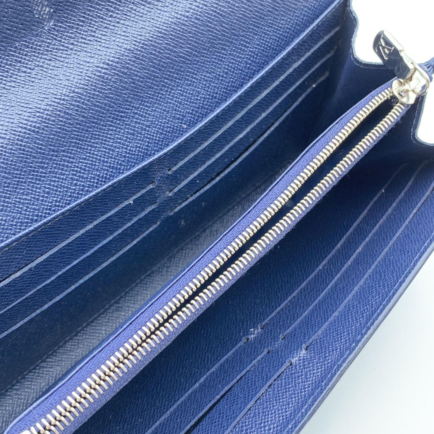 Louis Vuitton - Portefeuille Continental Sarah à rabat long en cuir épi bleu en vente 1