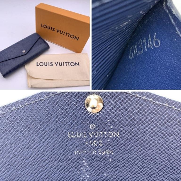 Louis Vuitton - Portefeuille Continental Sarah à rabat long en cuir épi bleu en vente 2
