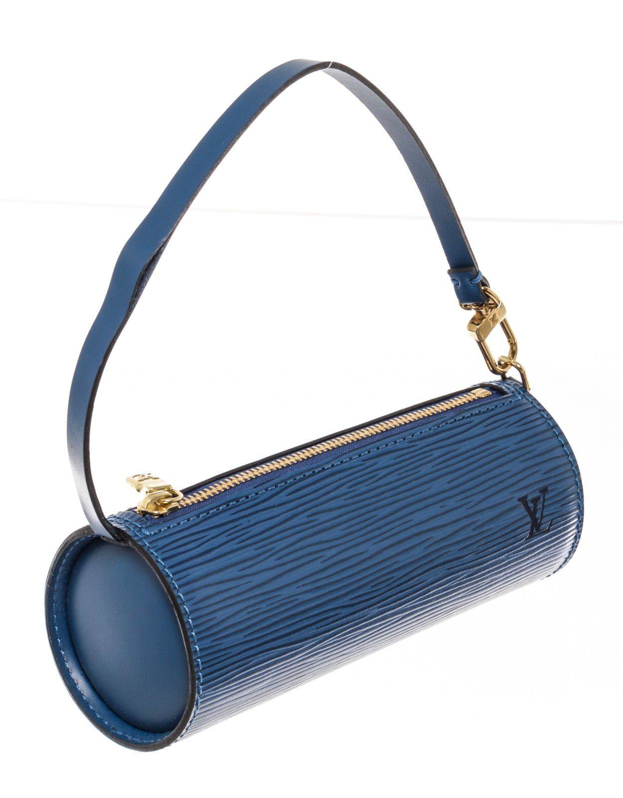 Louis Vuitton Mini Papillon Pochette Tasche aus blauem Epi-Leder mit silberfarbener Hardware, Monogramm-Material, braunem Vachetta-Lederbesatz, oberem Griff, Schulterriemen aus Leder und Reißverschluss.


61179MSC