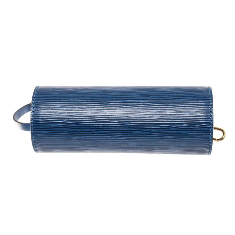 Blaue Epi-Leder-Mini Papillon Pochette-Tasche von Louis Vuitton mit silberfarbener Silber im Zustand „Gut“ in Irvine, CA