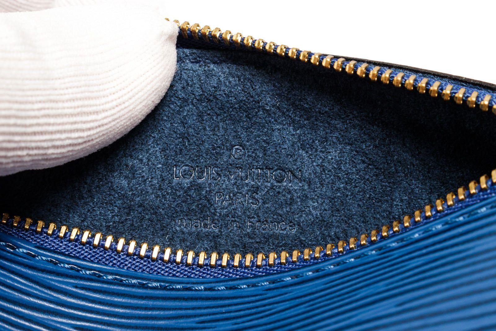 Blaue Epi-Leder-Mini Papillon Pochette-Tasche von Louis Vuitton mit silberfarbener Silber 1