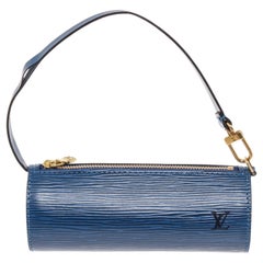 Blaue Epi-Leder-Mini Papillon Pochette-Tasche von Louis Vuitton mit silberfarbener Silber