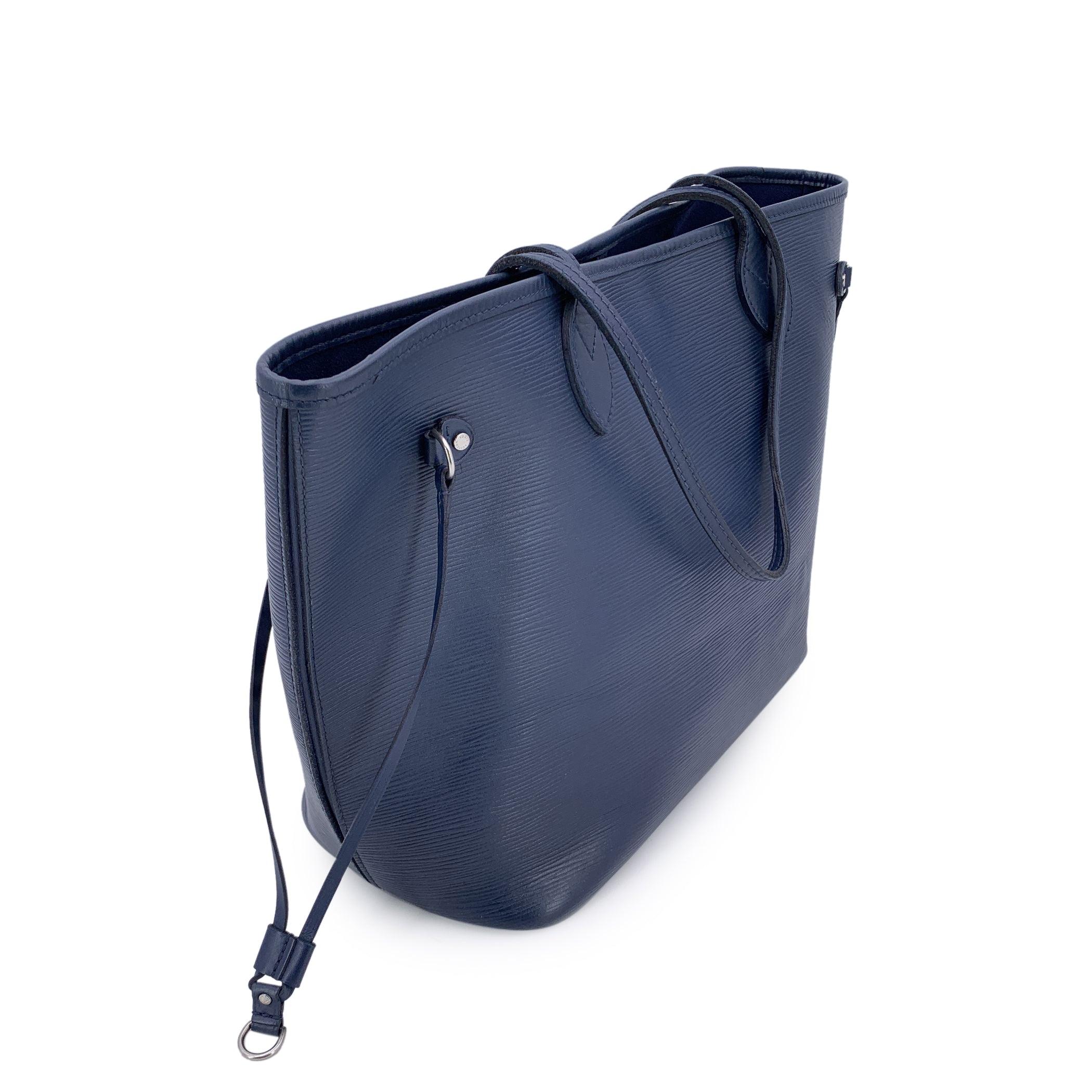 Women's Louis Vuitton Blue Epi Leather Neverfull MM Tote Bag For Sale