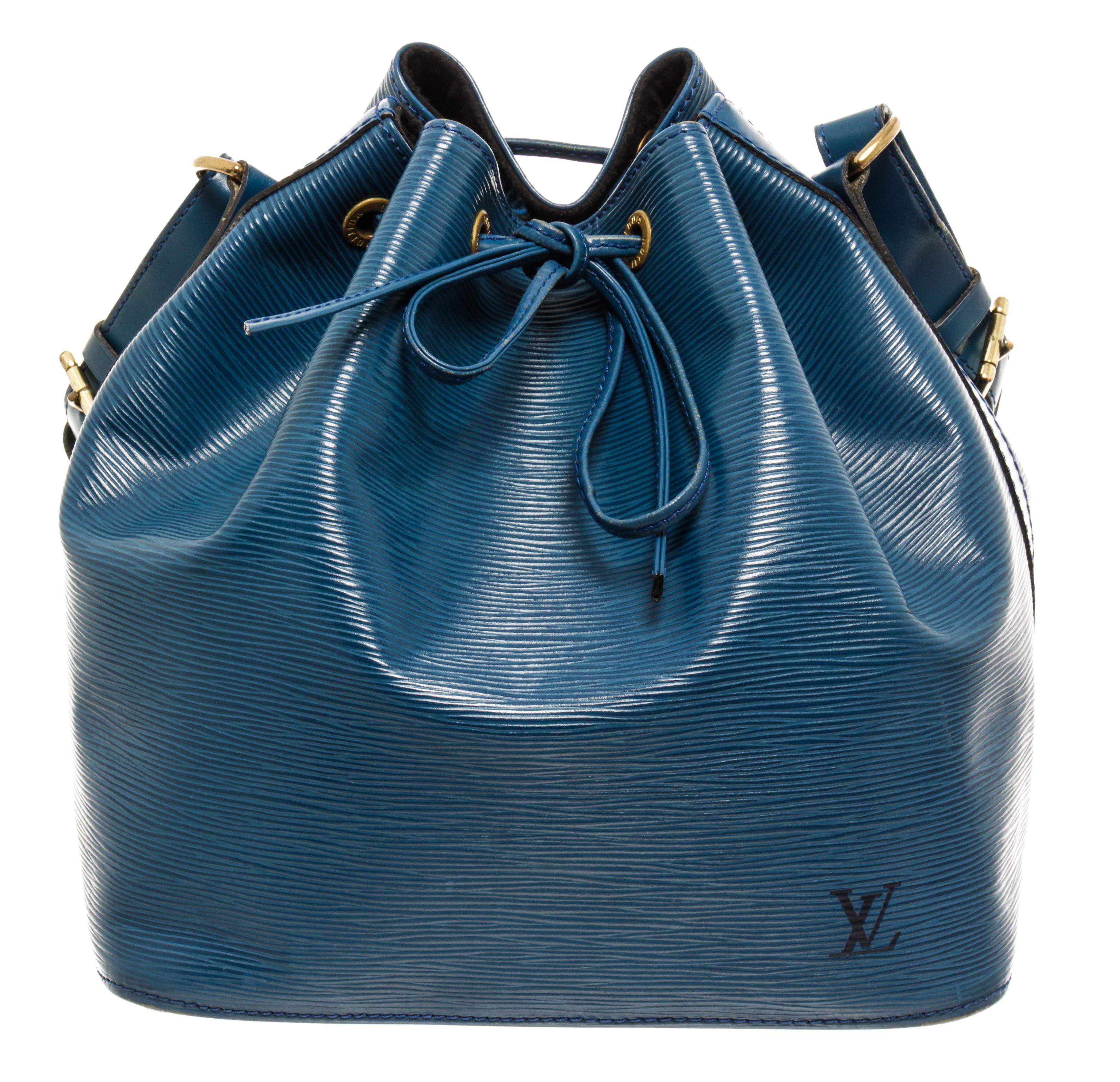 Louis Vuitton Blue Epi Leather Noe PM with adjustable shoulder strap, suede lining, gold tone hardware and drawstring closure.

76922MSC