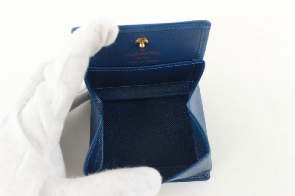 Blau Epi Leder Toledo Klappbare Münzbeutel wechselnde Geldbörse von Louis Vuitton Damen im Angebot