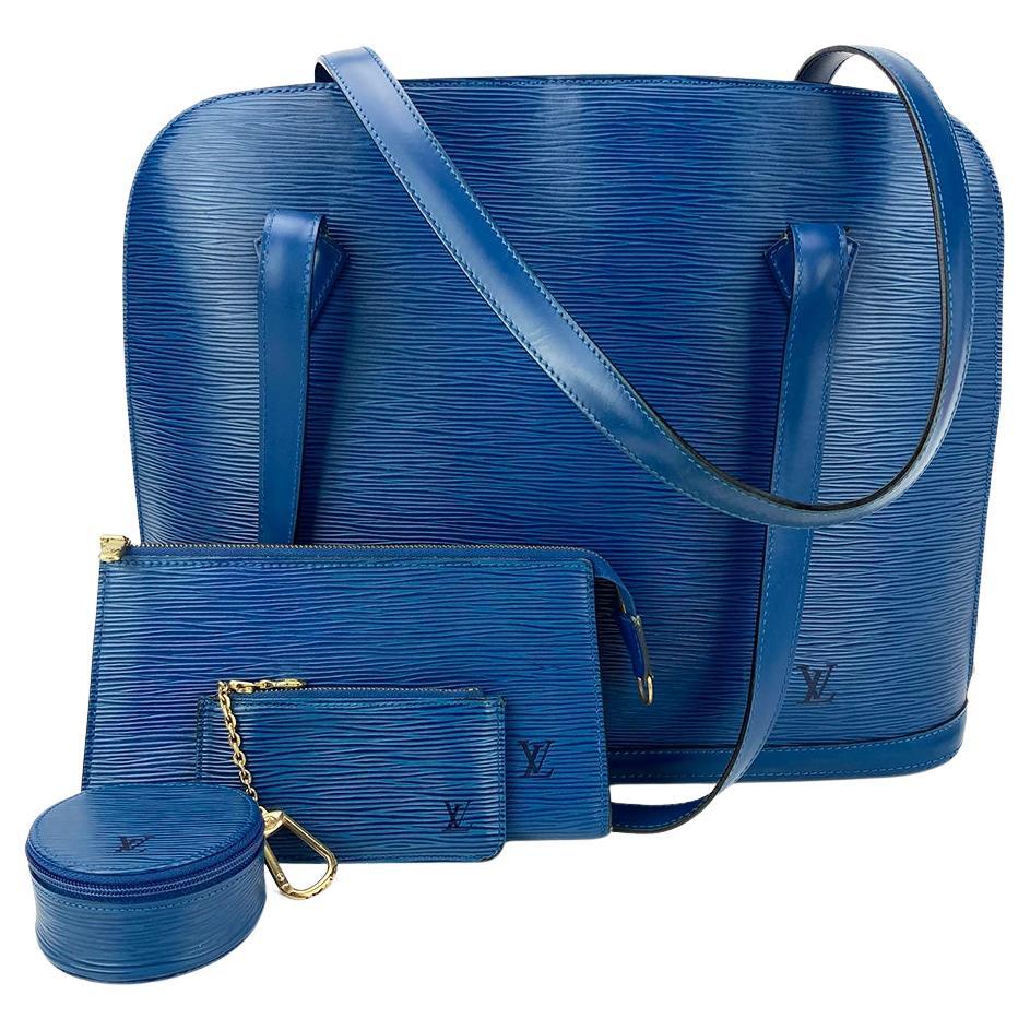 Blau Epi Lussac Tote Pochette Brieftasche und Schmuckbeutel von Louis Vuitton im Angebot