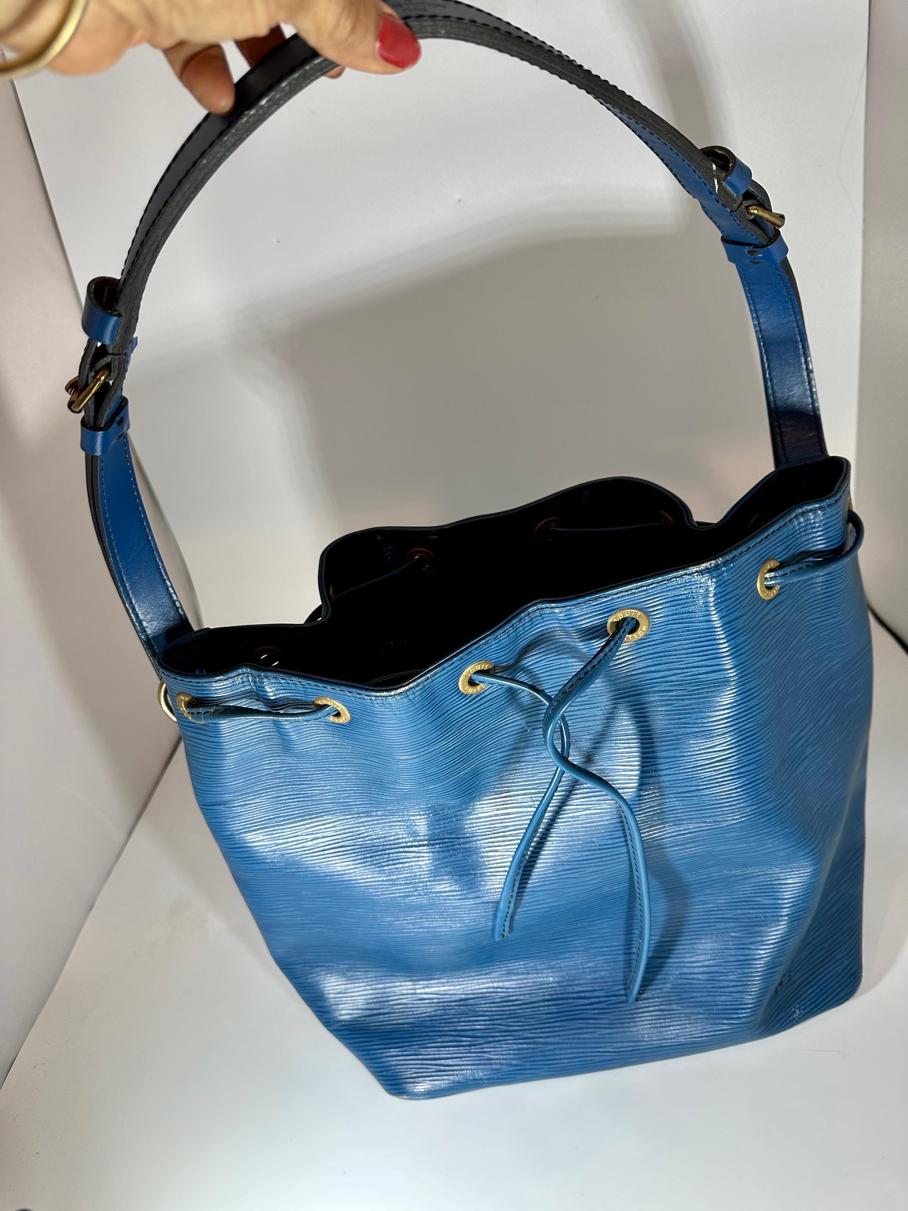   LOUIS VUITTON BLUE EPI NOÉ PETITE Drawstring Hand Bag/ Shoulder Bag For Sale 5