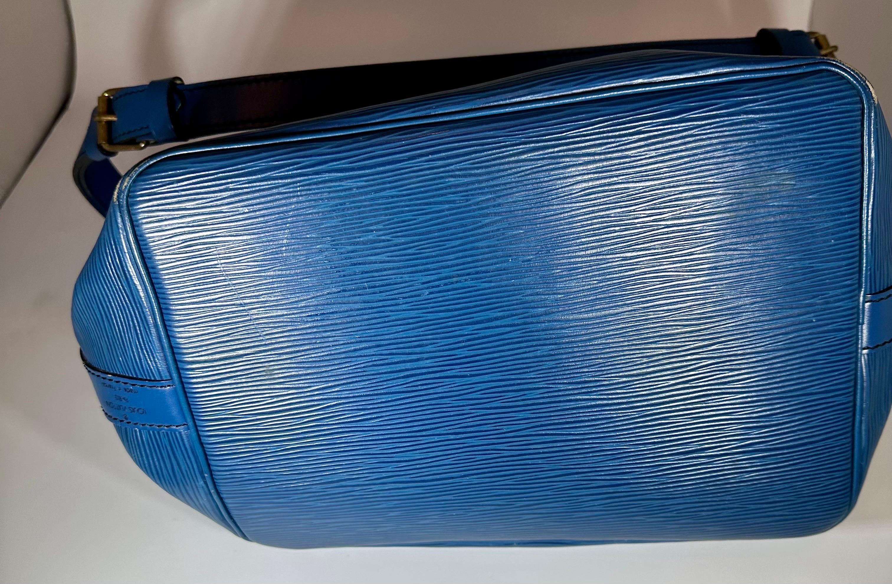   LOUIS VUITTON BLUE EPI NOÉ PETITE Drawstring Hand Bag/ Shoulder Bag For Sale 6
