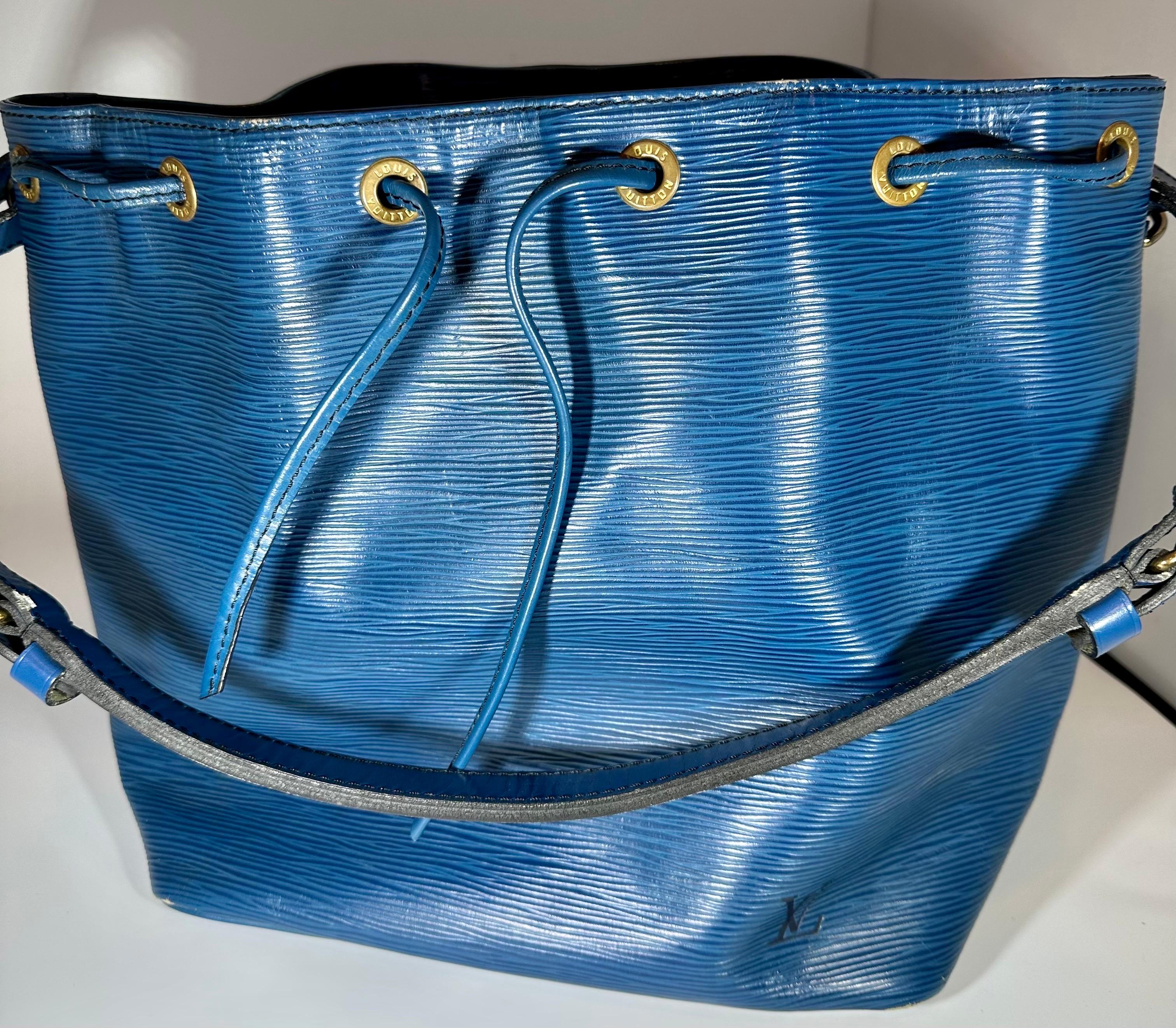   LOUIS VUITTON BLUE EPI NOÉ PETITE Drawstring Hand Bag/ Shoulder Bag For Sale 7