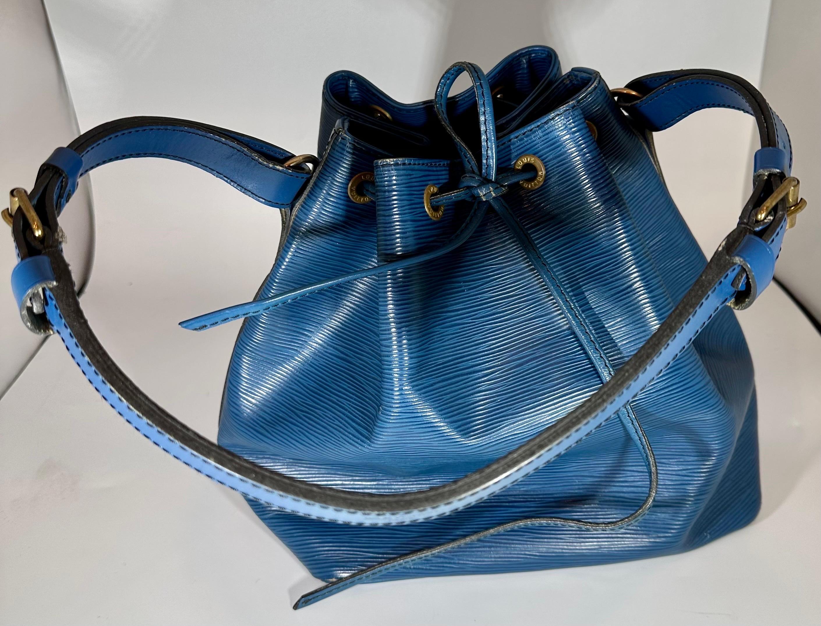   LOUIS VUITTON BLUE EPI NOÉ PETITE Drawstring Hand Bag/ Shoulder Bag For Sale 1