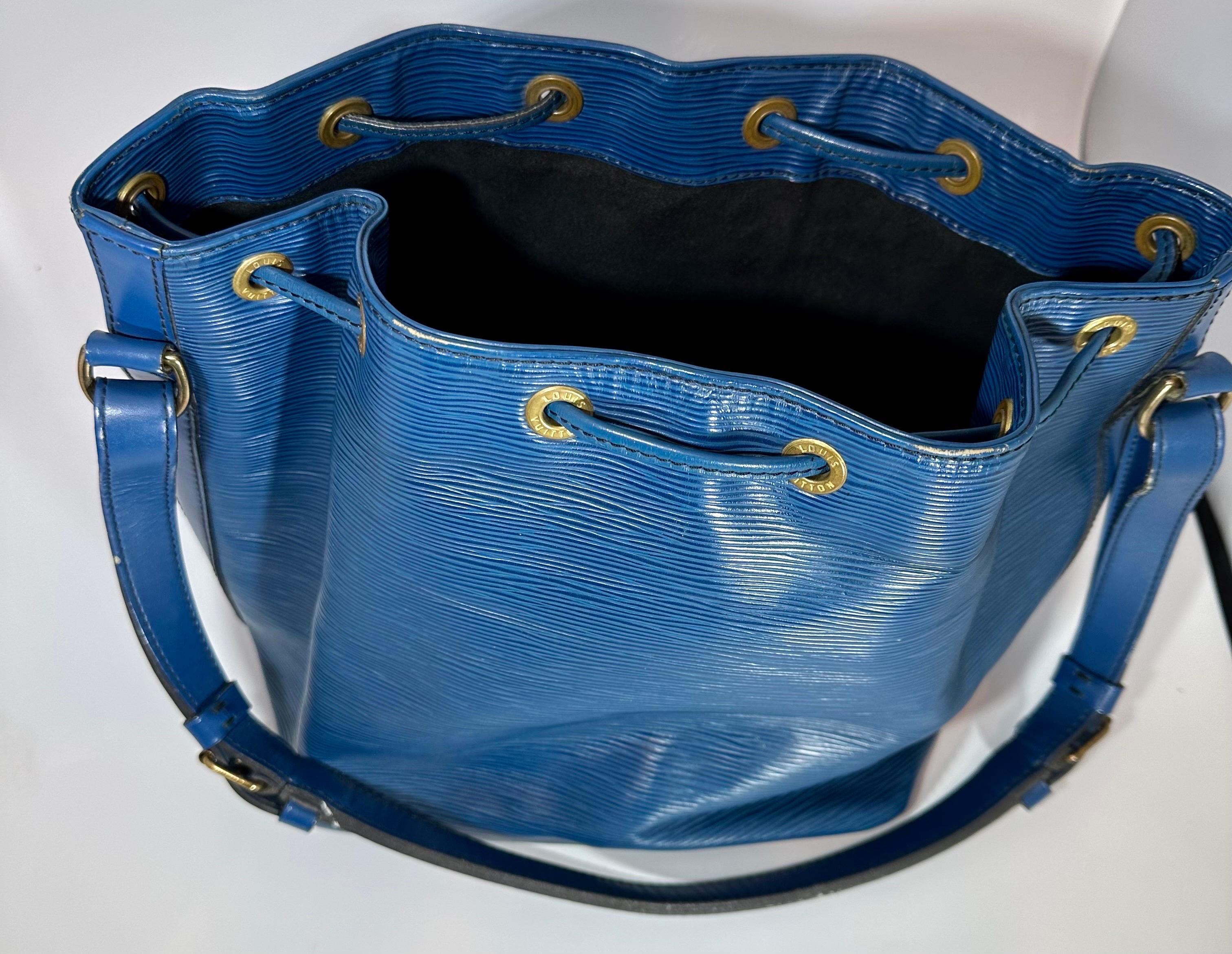   LOUIS VUITTON BLUE EPI NOÉ PETITE Drawstring Hand Bag/ Shoulder Bag For Sale 3