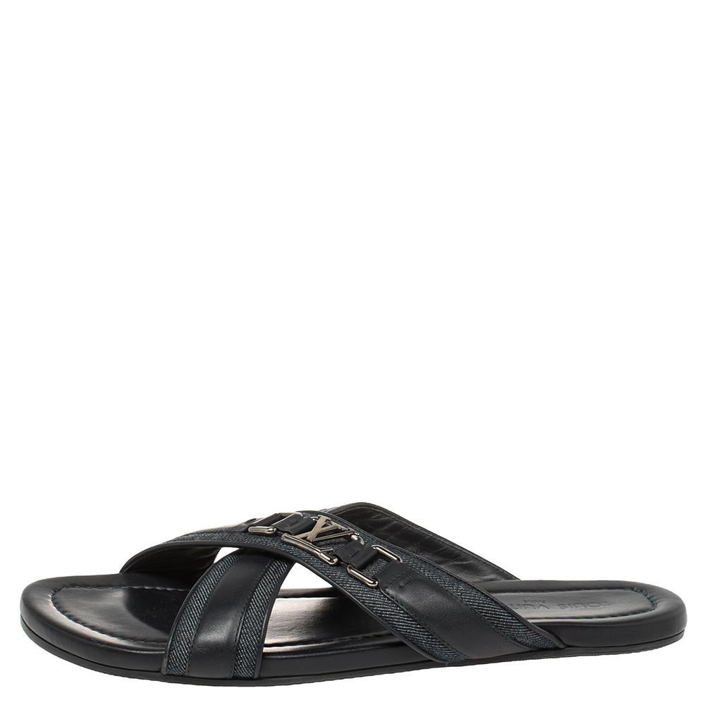 A classic pair of thong sandals is a must in every collection and when the design is by Louis Vuitton, it is sure to add a luxurious statement to your wardrobe. These Hamptons are crafted from blue fabric and leather and enhanced with the LV logo on