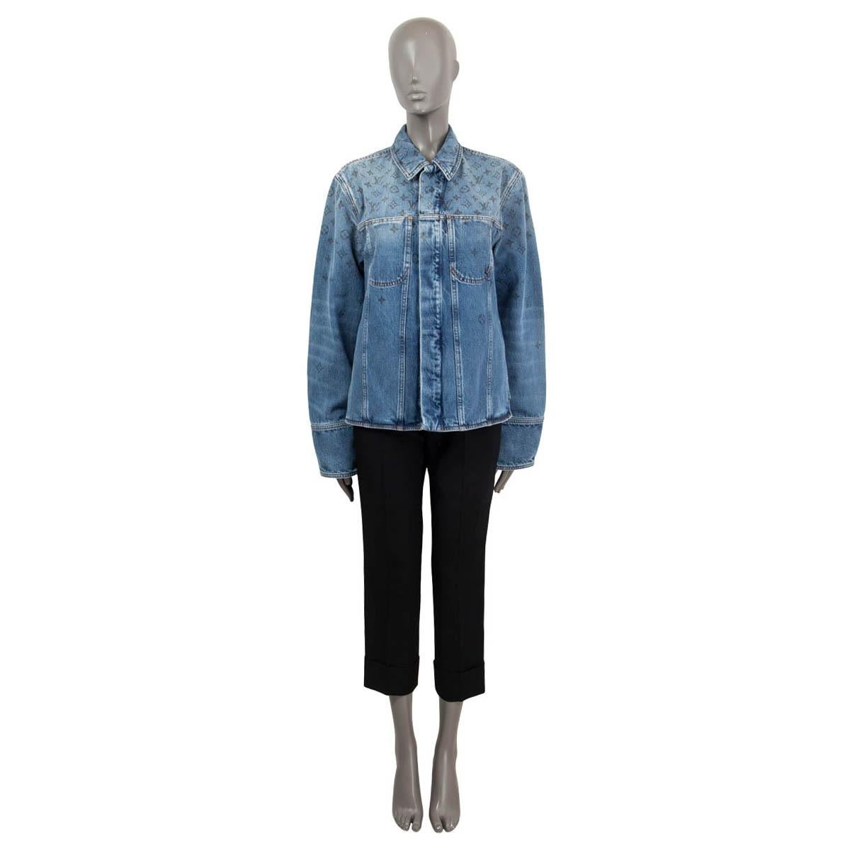 100% authentic Louis Vuitton oversized faded Monogram washed-out denim jacket in blue cotton (100%). Opens with a hidden button line and has two side slit-pockets and two chest patch-pockets. Unlined. Unisex from men's collection. Has been worn and