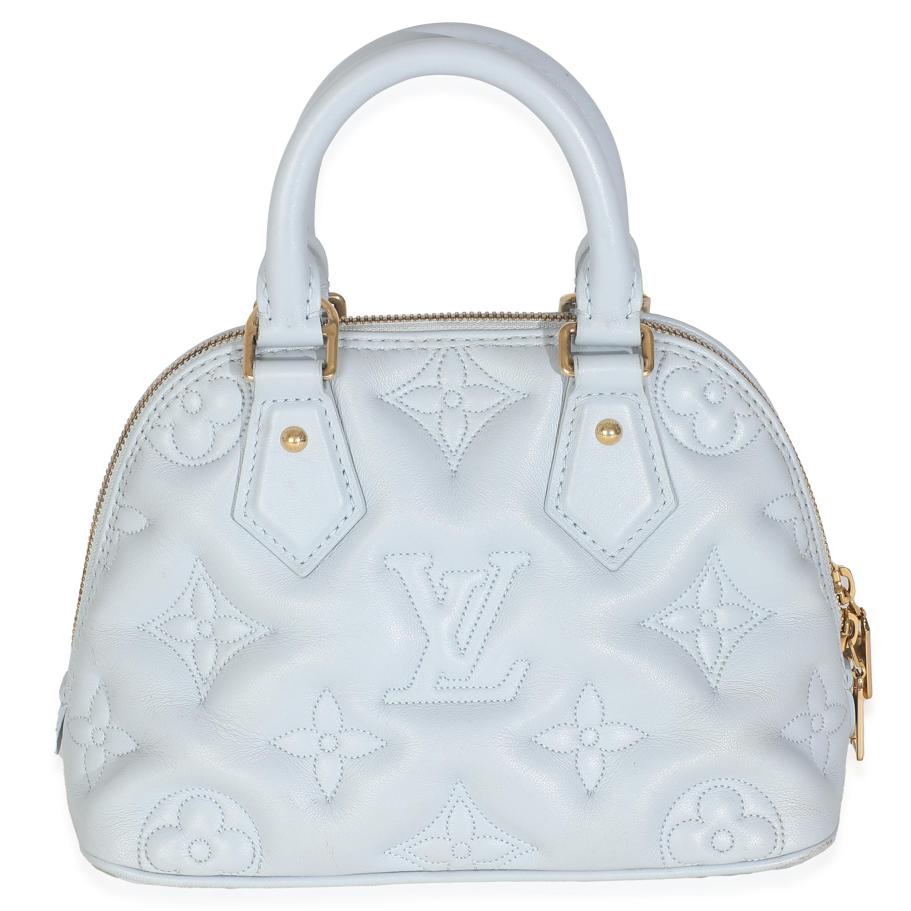 Título del listado: Louis Vuitton Azul Glaciar Bubblegram Becerro Alma BB
SKU: T146427
MSRP: 3200.00 USD
Estado: Seminuevo 
Descripción del estado: Presentado en 1992, la historia del bolso Alma de Louis Vuitton se remonta en realidad mucho más
