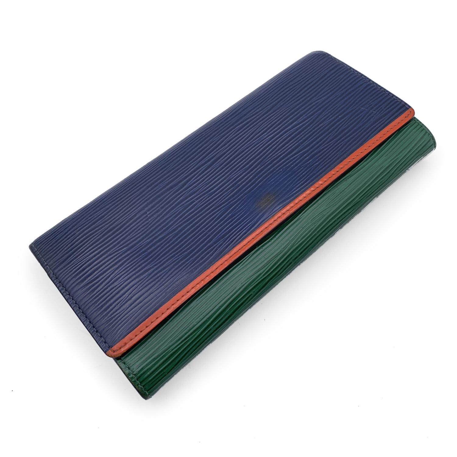 Louis Vuitton 'Flore' wallet, in blue, green and orange color. Epi leather. Interior fully lined in leather. Flap with snap closure. 1 flat open pocket on the back. 1 coin compartment with zip closure. 1 bill compartment. 10 credit card slots and 1