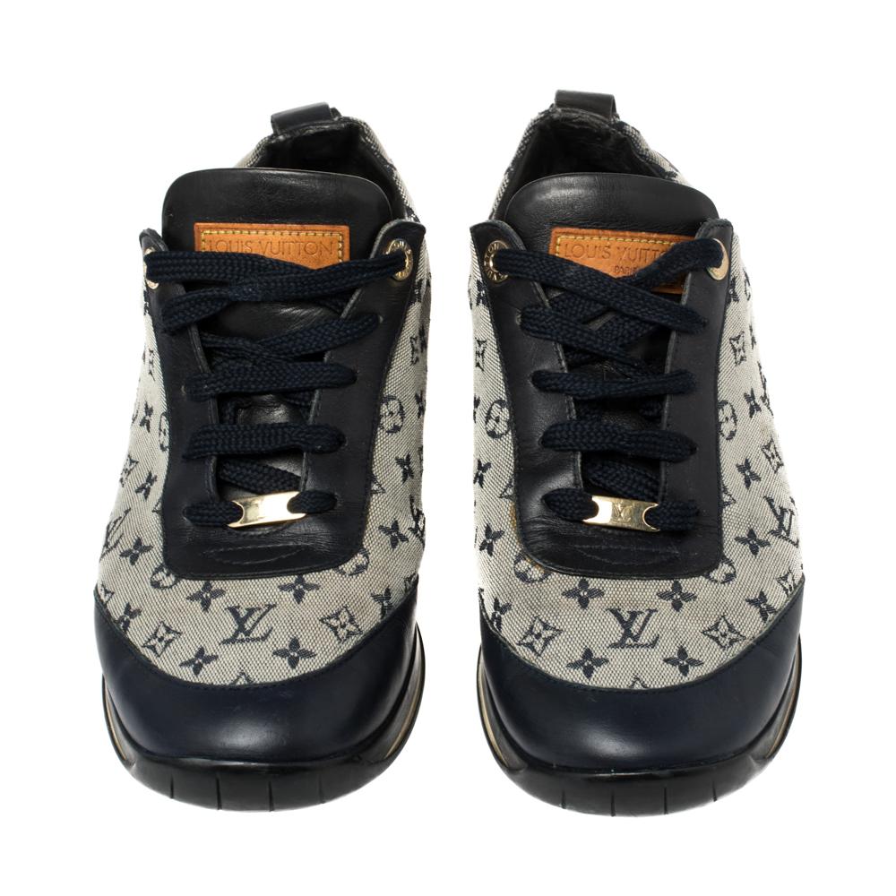 These Louis Vuitton sneakers are simple yet stylish. They've been crafted from monogram canvas as well as leather trims and designed with laces on the vamps. These low-top sneakers are just perfect to ace one's casual style.

