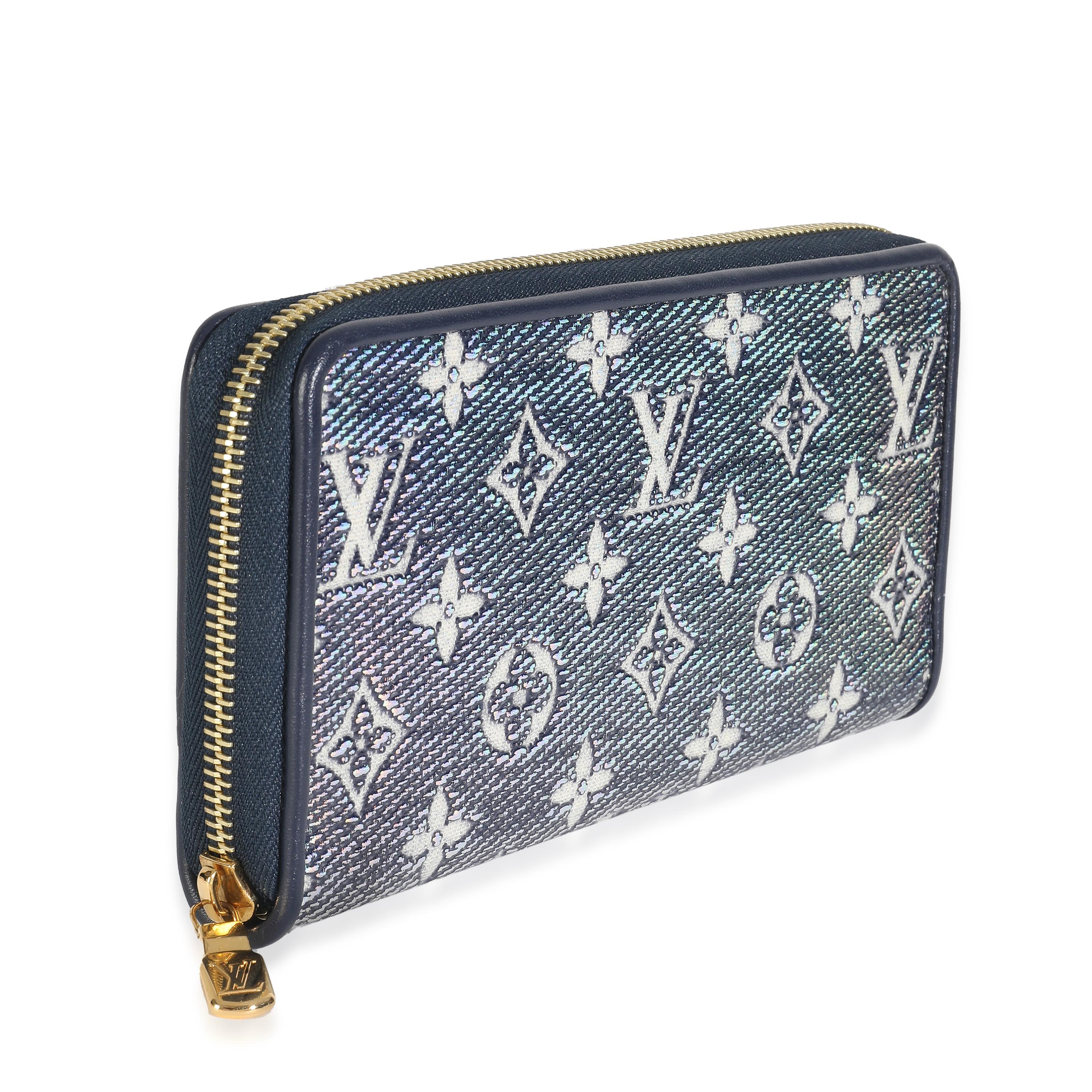 Louis Vuitton Blau Hologramm Monogram Zippy Geldbörse (Grau) im Angebot