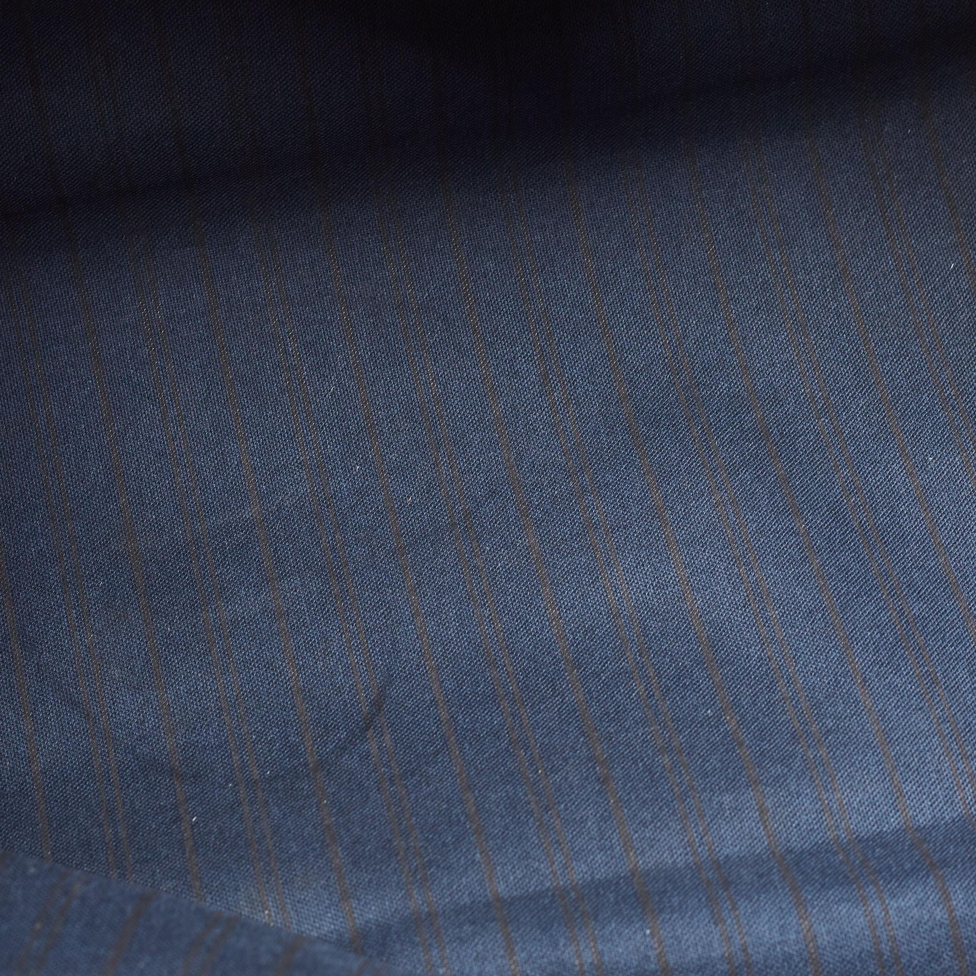 Louis Vuitton Blau Infini Monogramm Empreinte Leder Lumineuse GM Tasche mit Monogramm Empreinte im Angebot 6