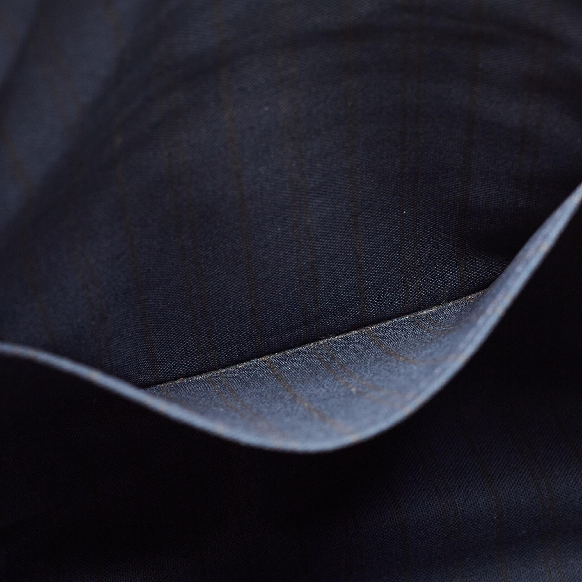 Louis Vuitton Blau Infini Monogramm Empreinte Leder Lumineuse GM Tasche mit Monogramm Empreinte im Angebot 5