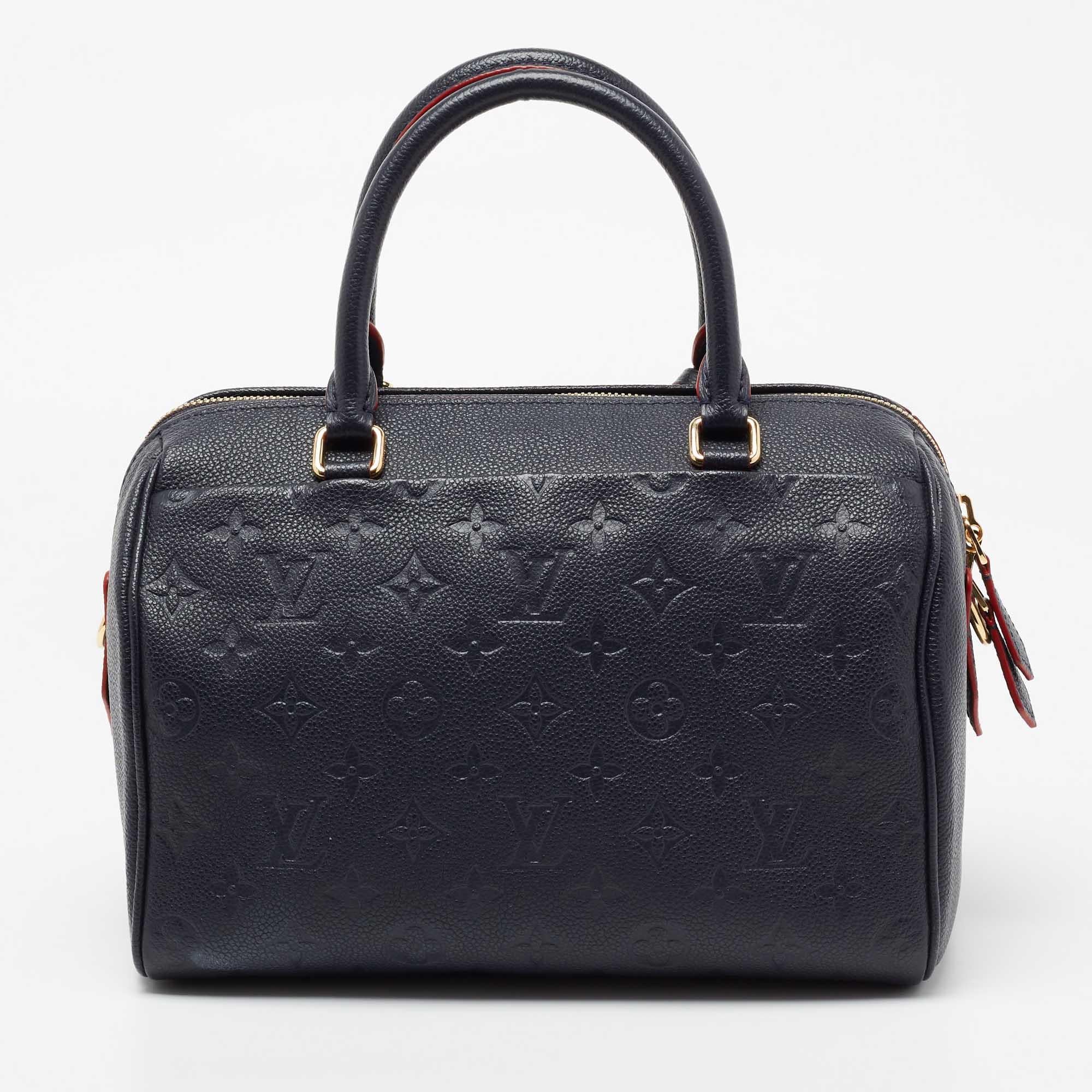 Fashion lovers naturally like to travel in style, and at such times only the best handbag will do. That's why it is wise to opt for this Louis Vuitton Speedy Bandouliere as it is well-crafted from special leather. It flaunts gold-tone hardware and a