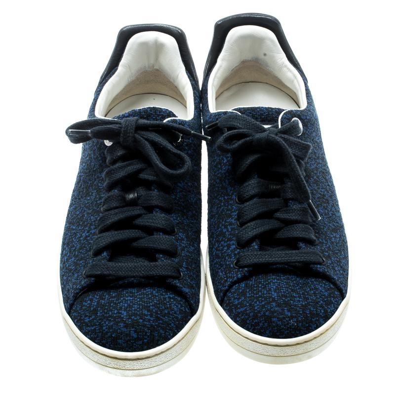 These Front Row sneakers from Louis Vuitton are effortlessly stylish! The blue sneakers have been crafted from cotton blended net fabric and leather and styled with round toes and lace-ups on the vamps. They come equipped with comfortable leather